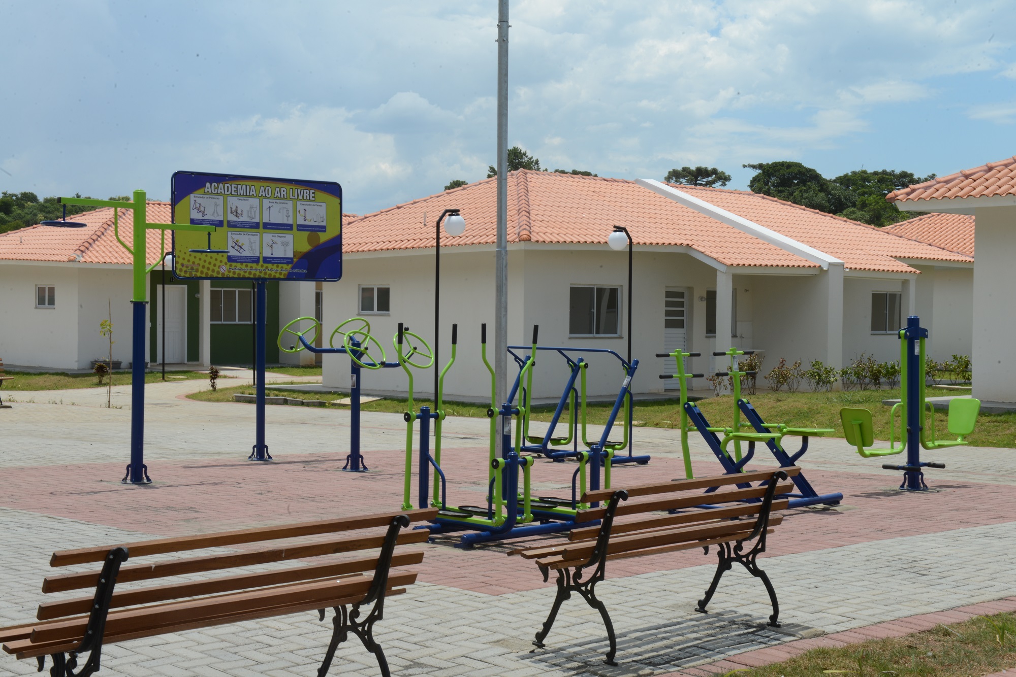  Governo entrega 90 casas e condomínio para idosos em Prudentópolis 