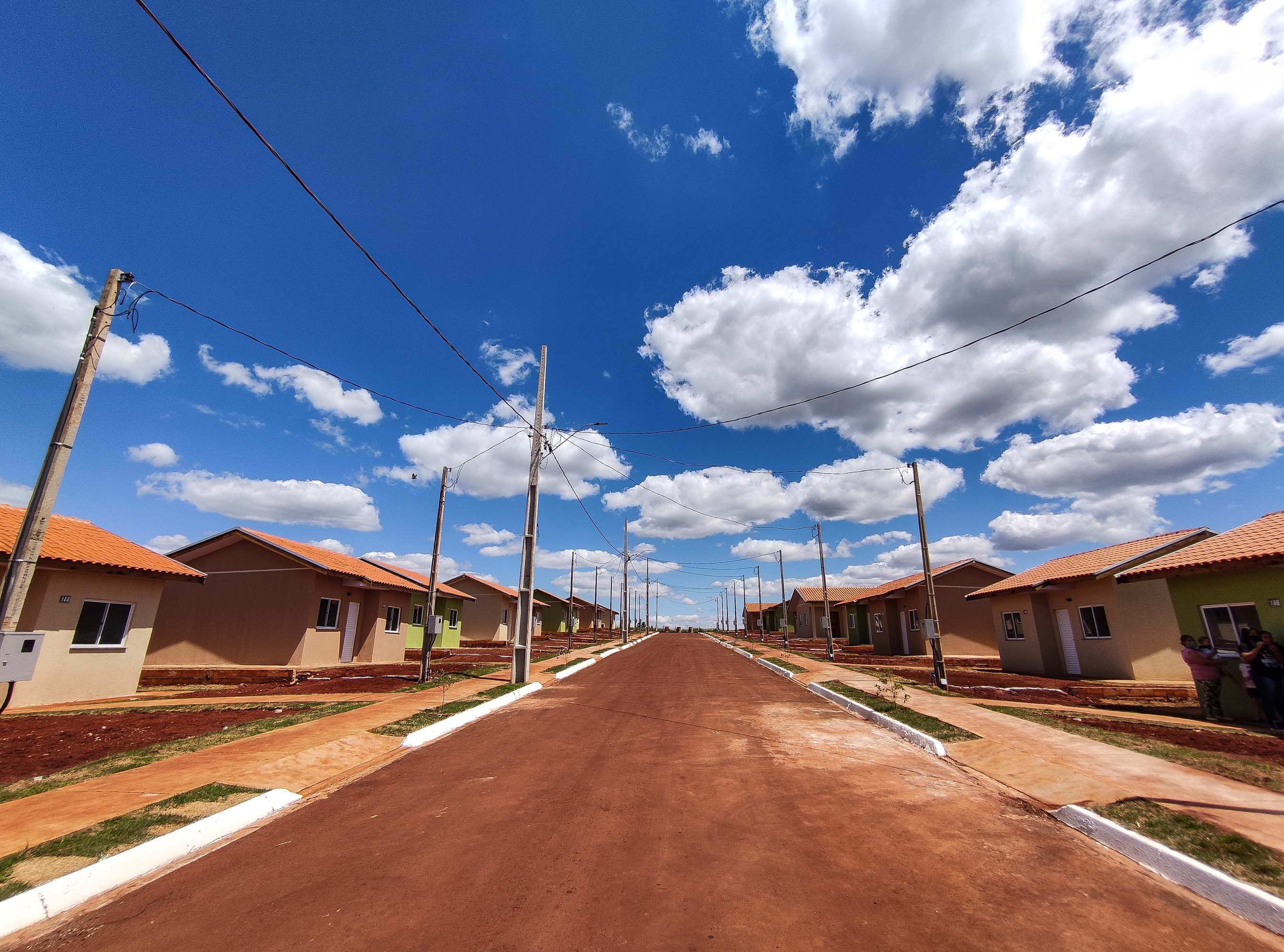 Com nova política, Estado amplia construção de casas para famílias mais vulneráveis