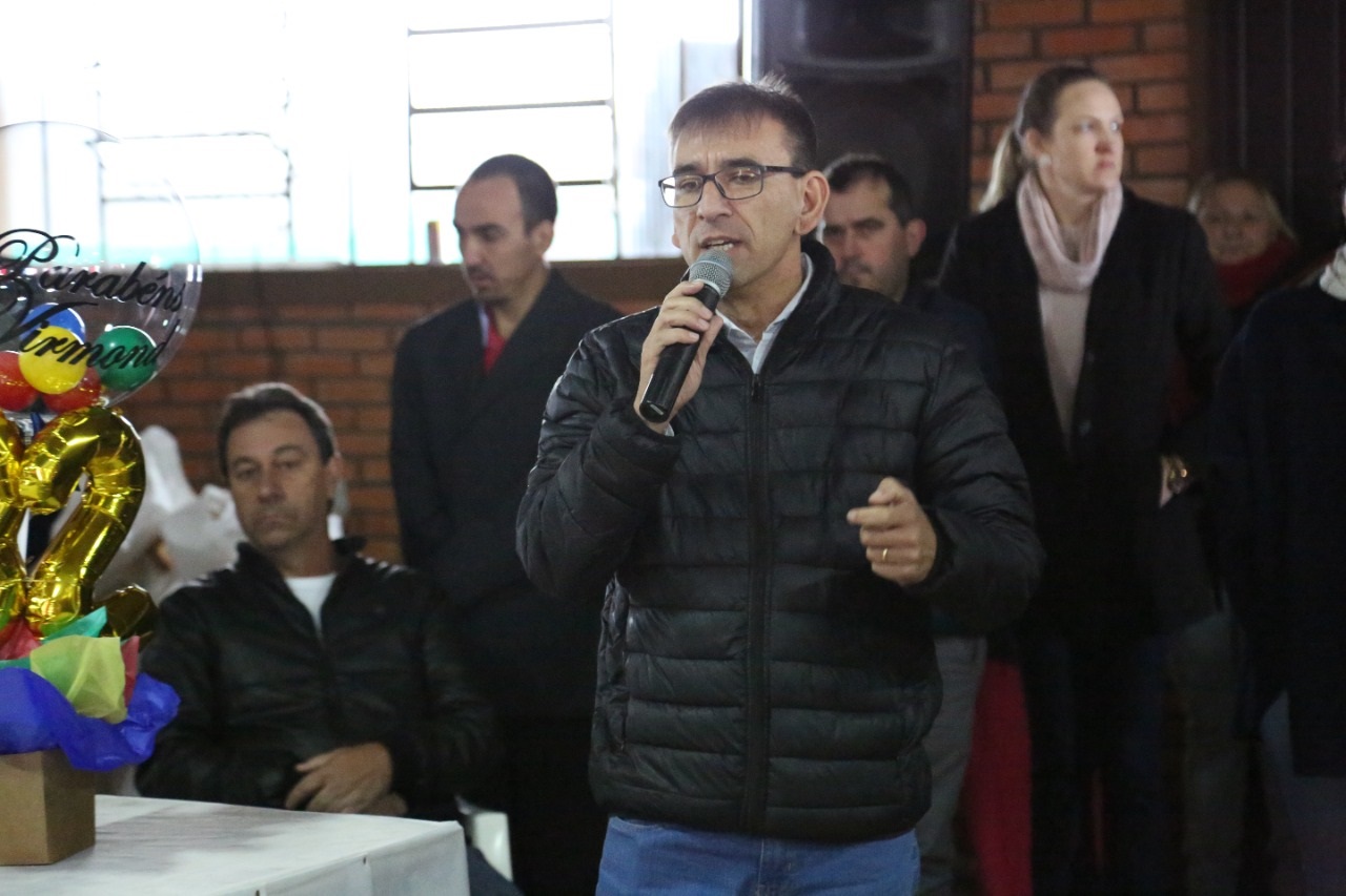 Famílias de Virmond têm casas regularizadas pelo Governo do Estado