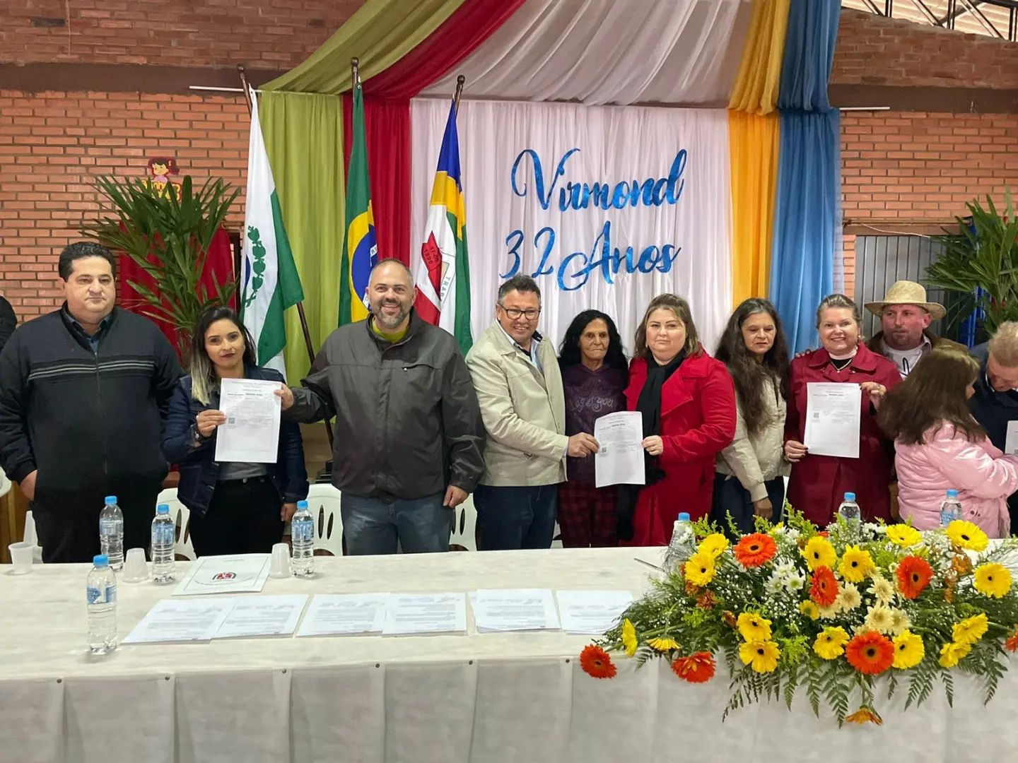 Famílias de Virmond têm casas regularizadas pelo Governo do Estado