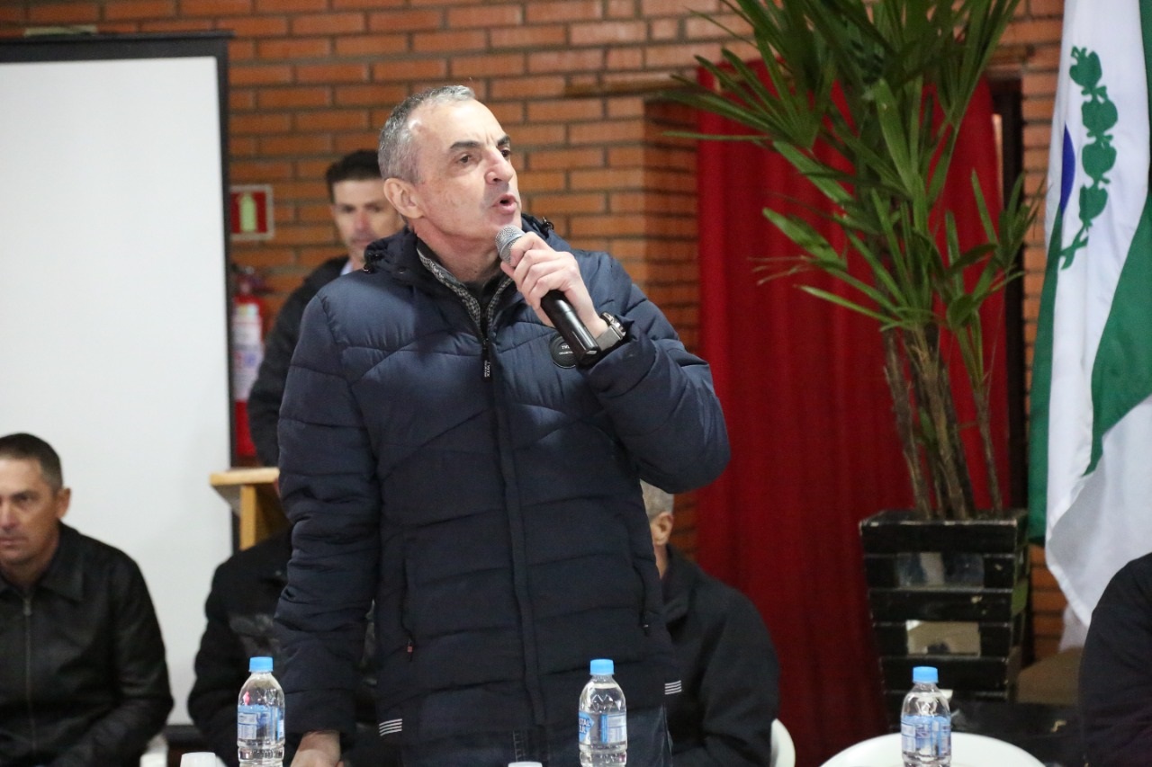 Famílias de Virmond têm casas regularizadas pelo Governo do Estado