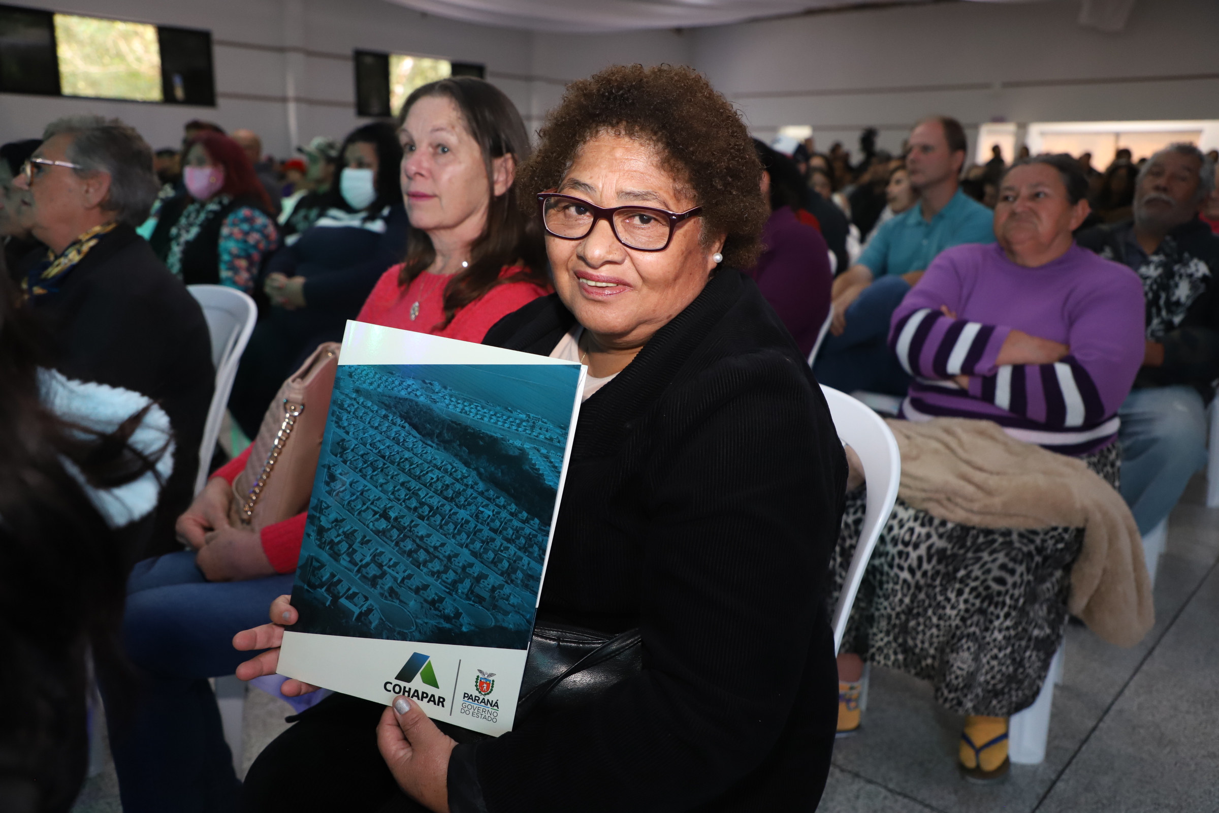 Governador entrega títulos de propriedade a 254 famílias