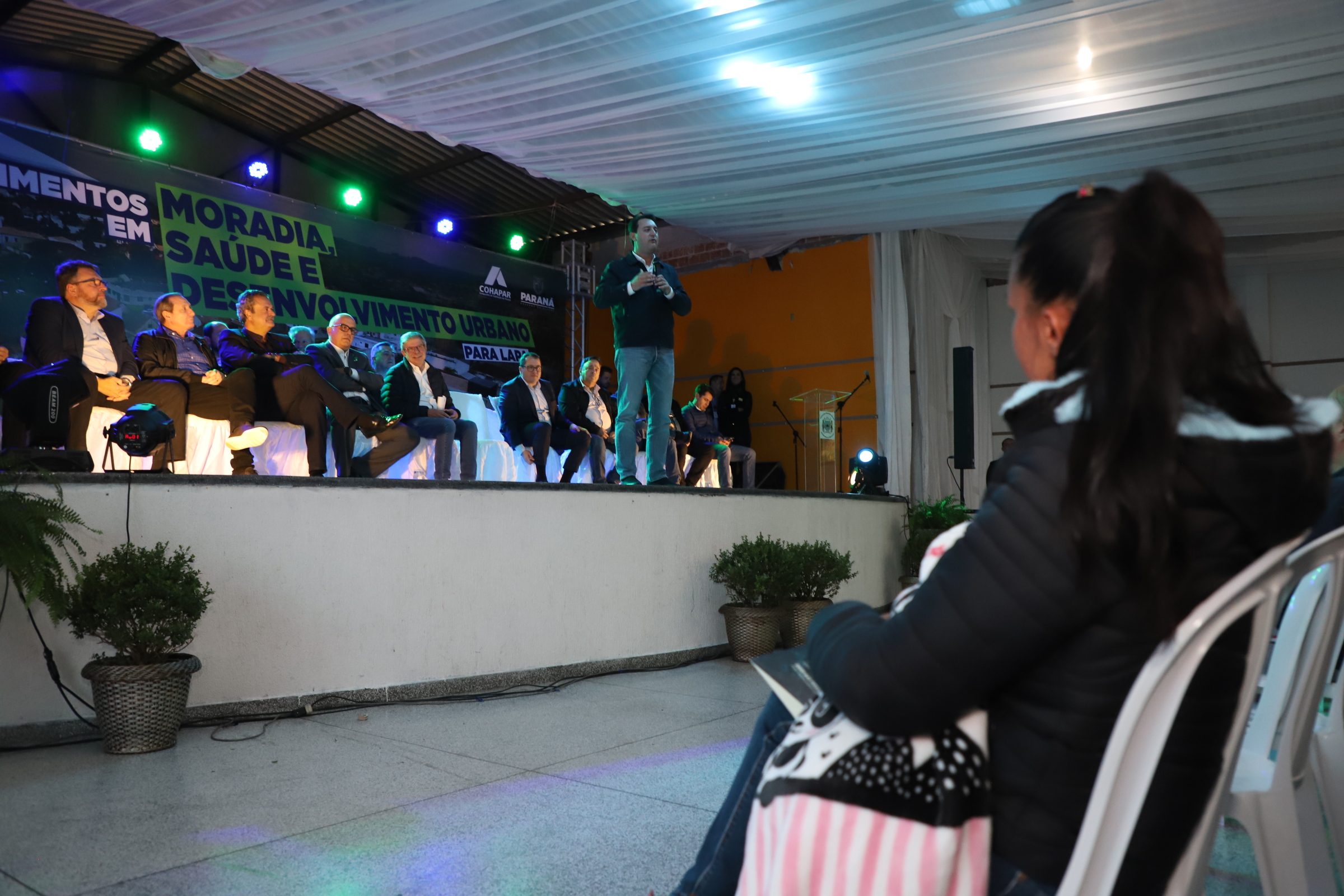 Governador entrega títulos de propriedade a 254 famílias