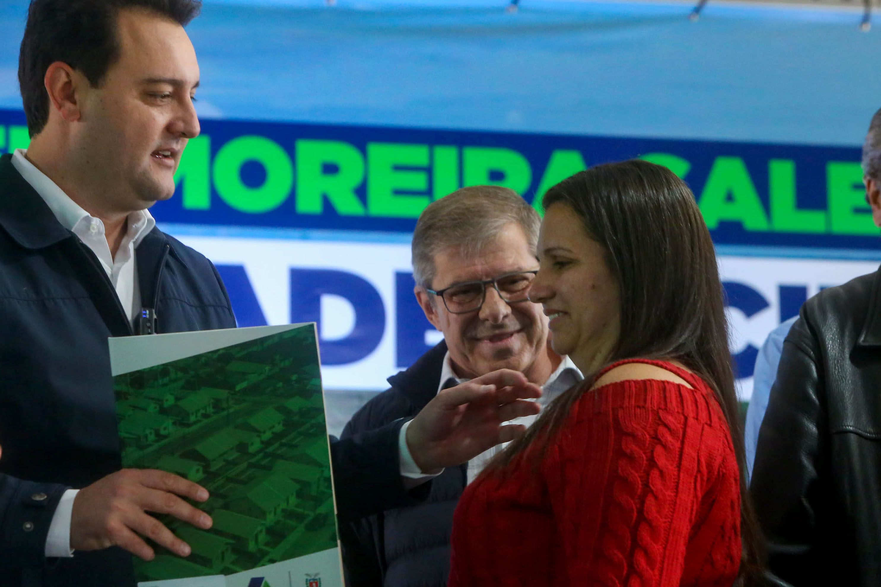 Governador entrega títulos de regularização fundiária a 52 famílias de Moreira Sales