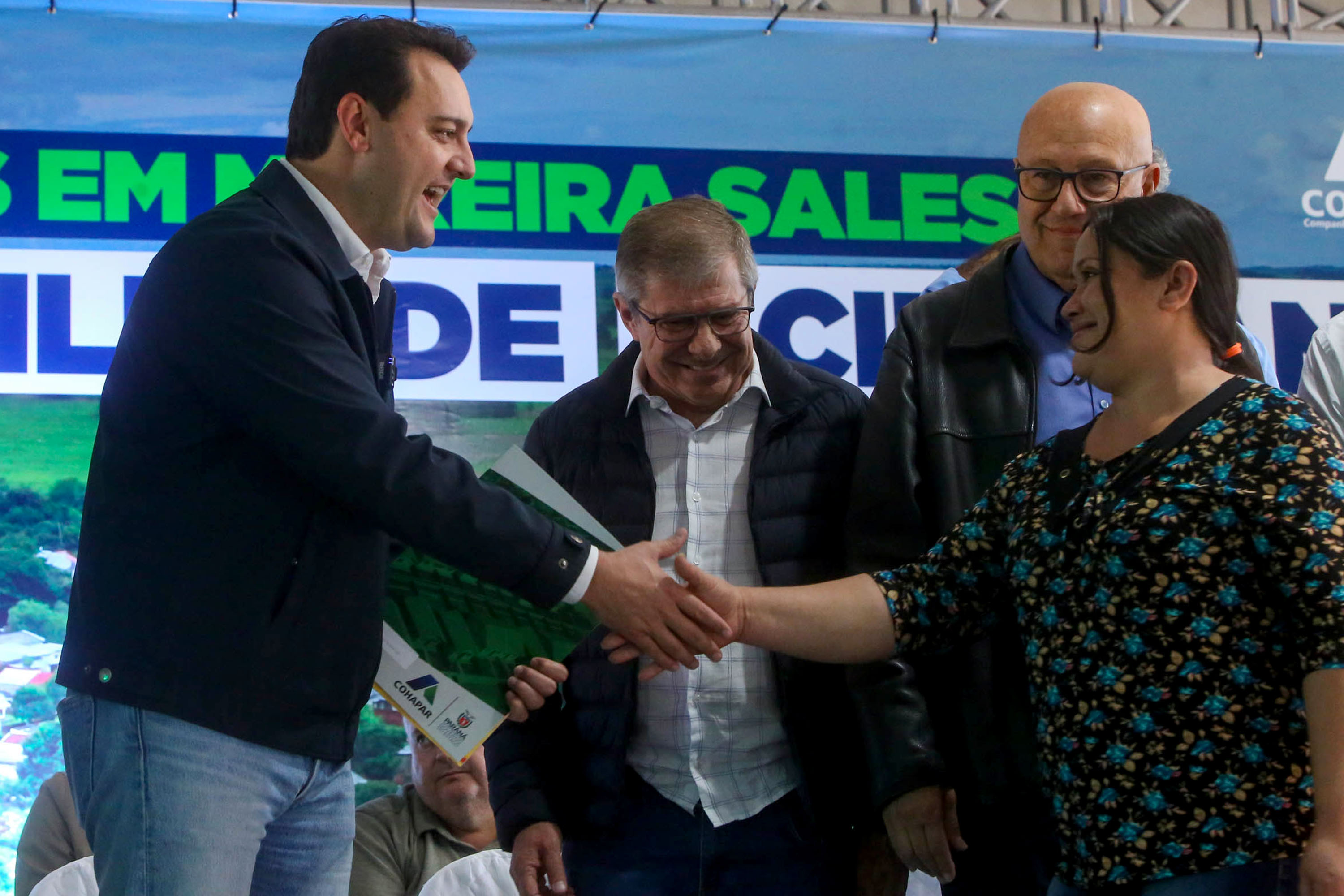 Governador entrega títulos de regularização fundiária a 52 famílias de Moreira Sales