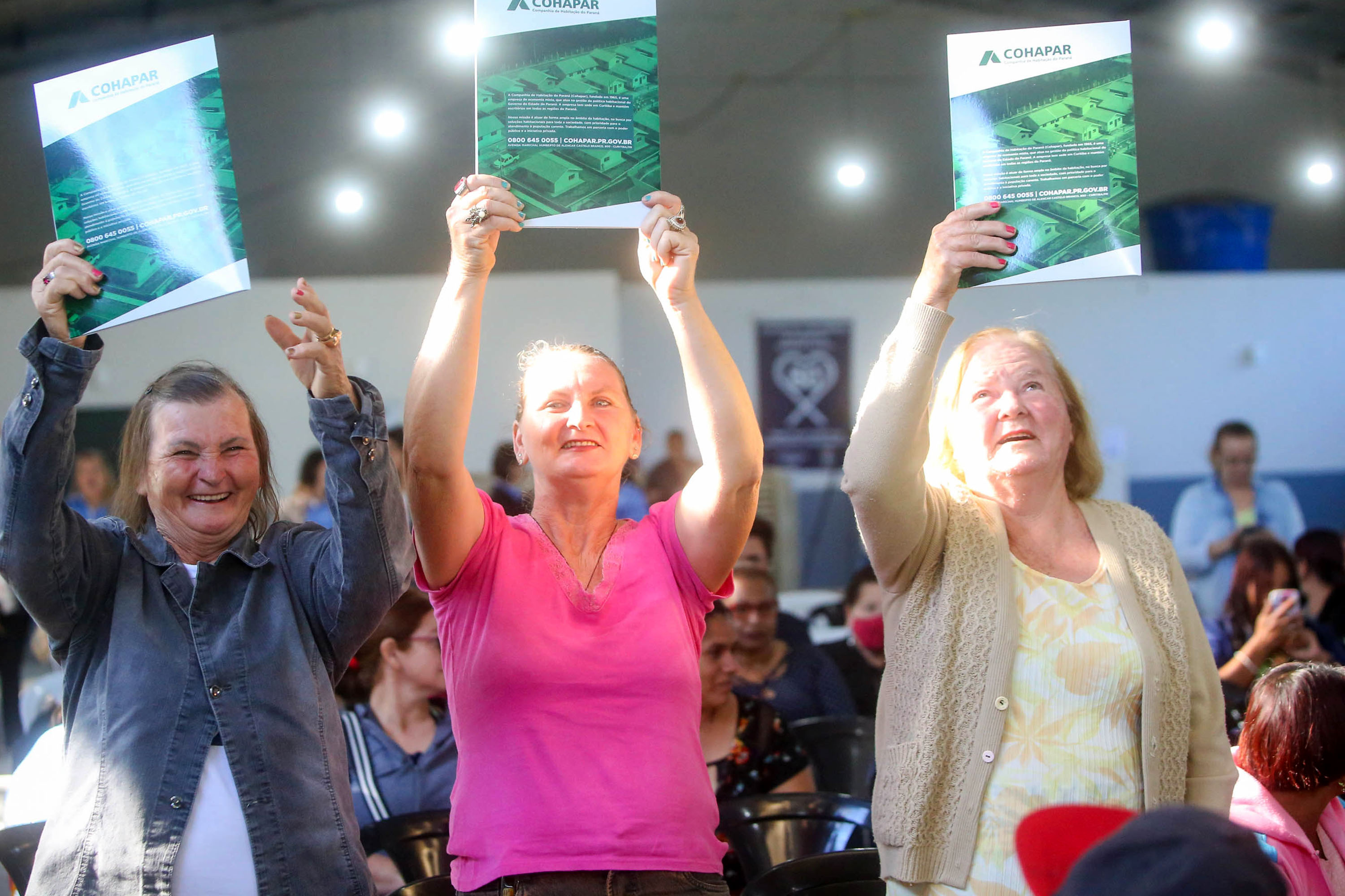 Governador entrega títulos de regularização fundiária a 52 famílias de Moreira Sales