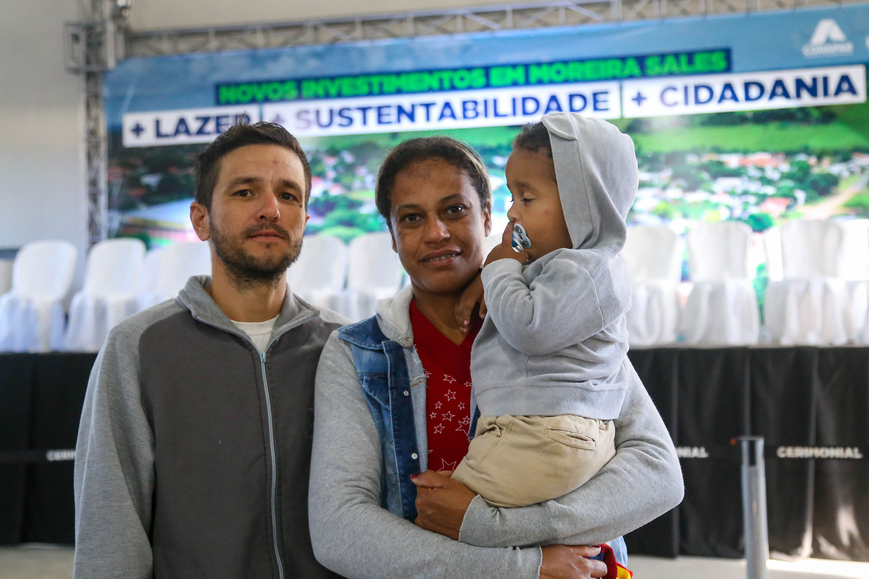 Governador entrega títulos de regularização fundiária a 52 famílias de Moreira Sales