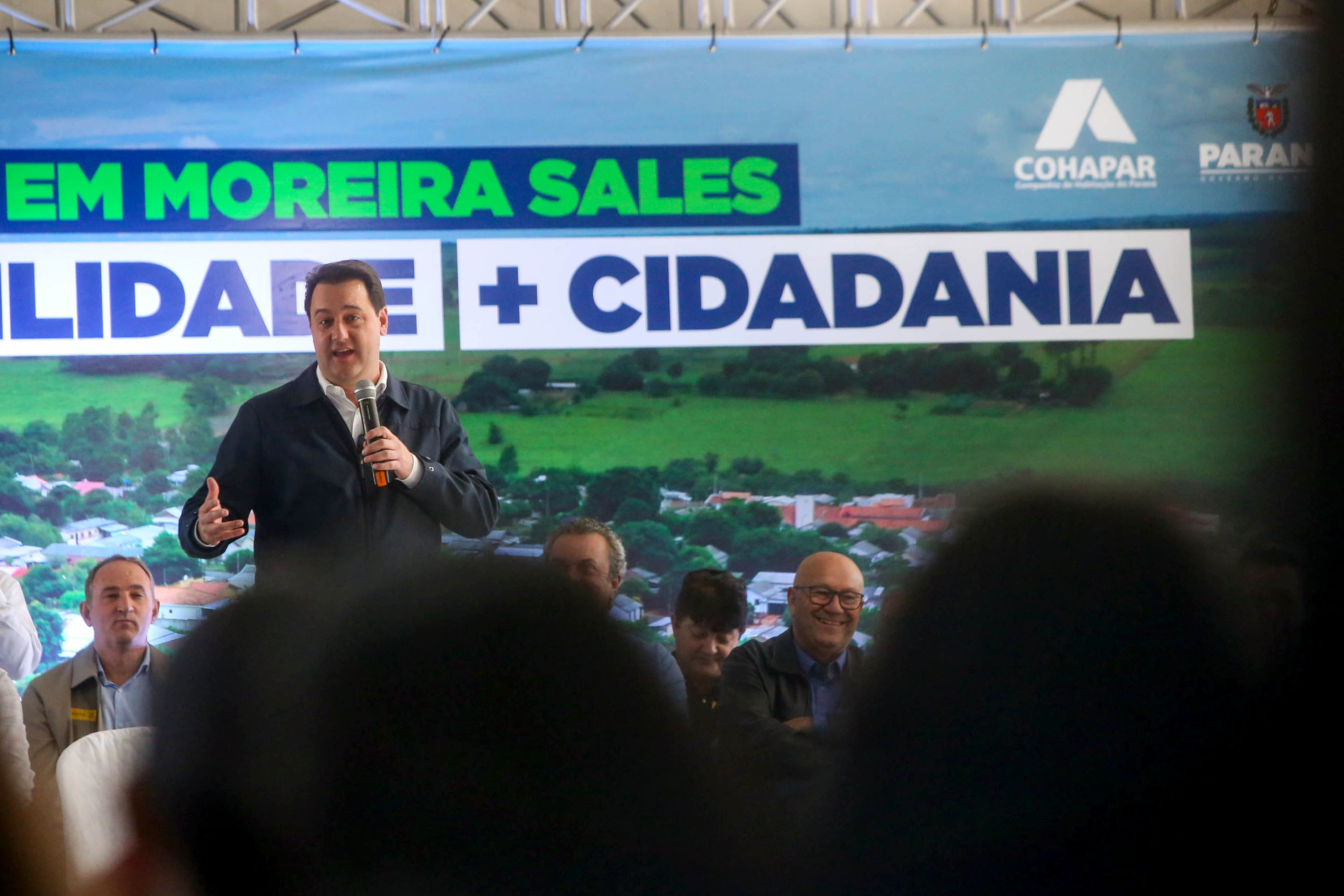 Governador entrega títulos de regularização fundiária a 52 famílias de Moreira Sales