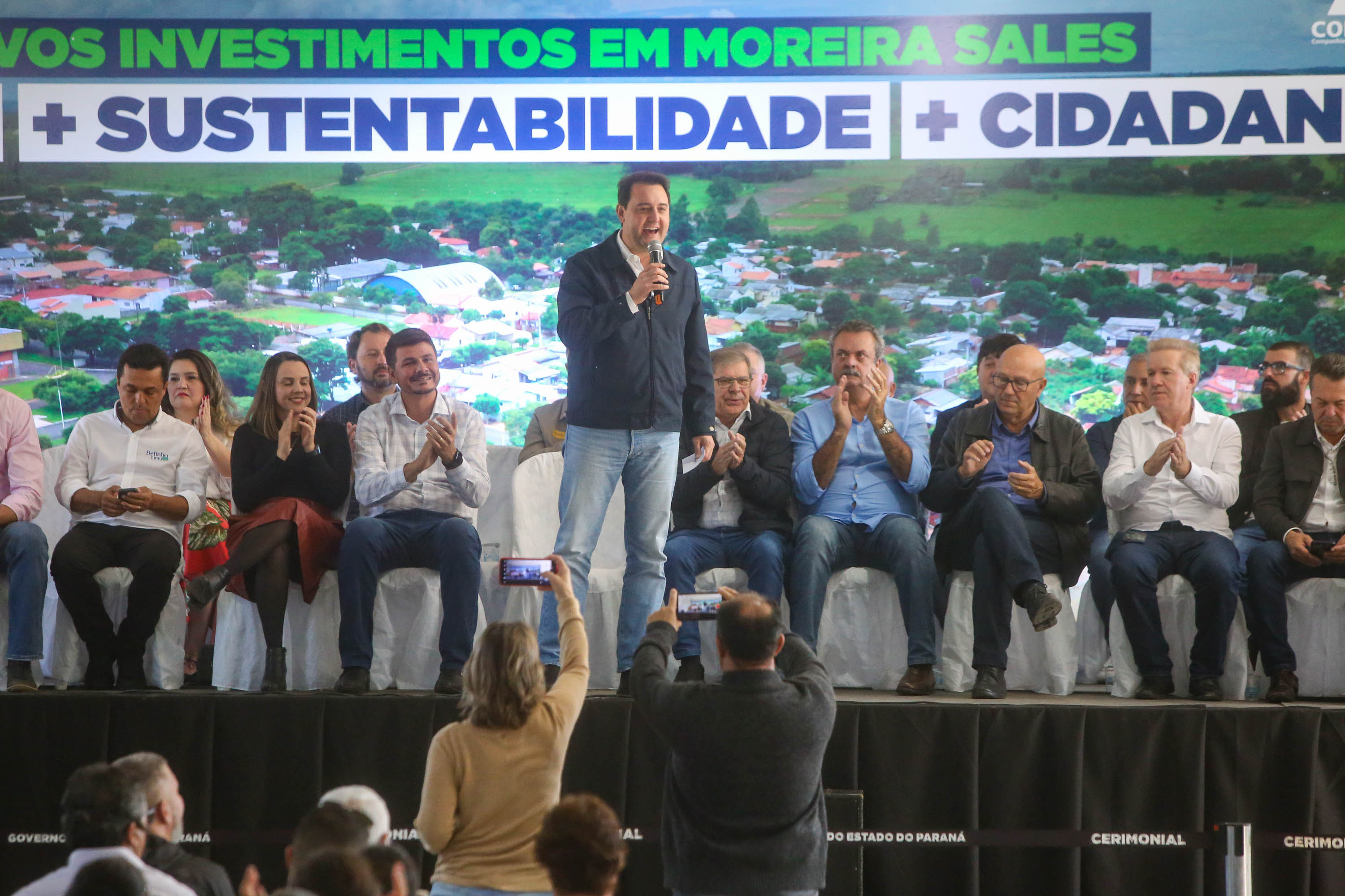Governador entrega títulos de regularização fundiária a 52 famílias de Moreira Sales