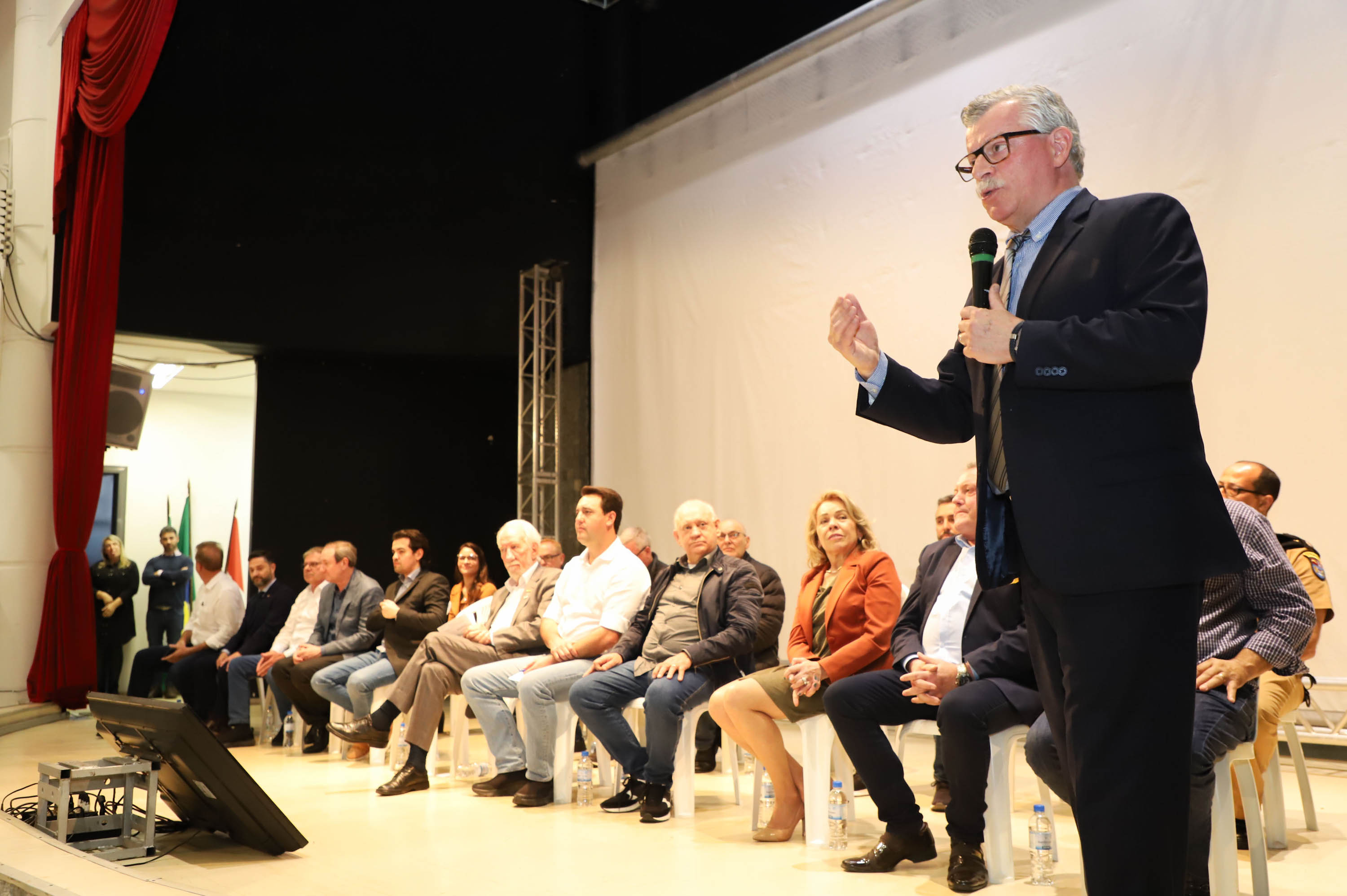 Títulos de propriedade entregues pelo Governo dão segurança a 296 famílias de Palmas