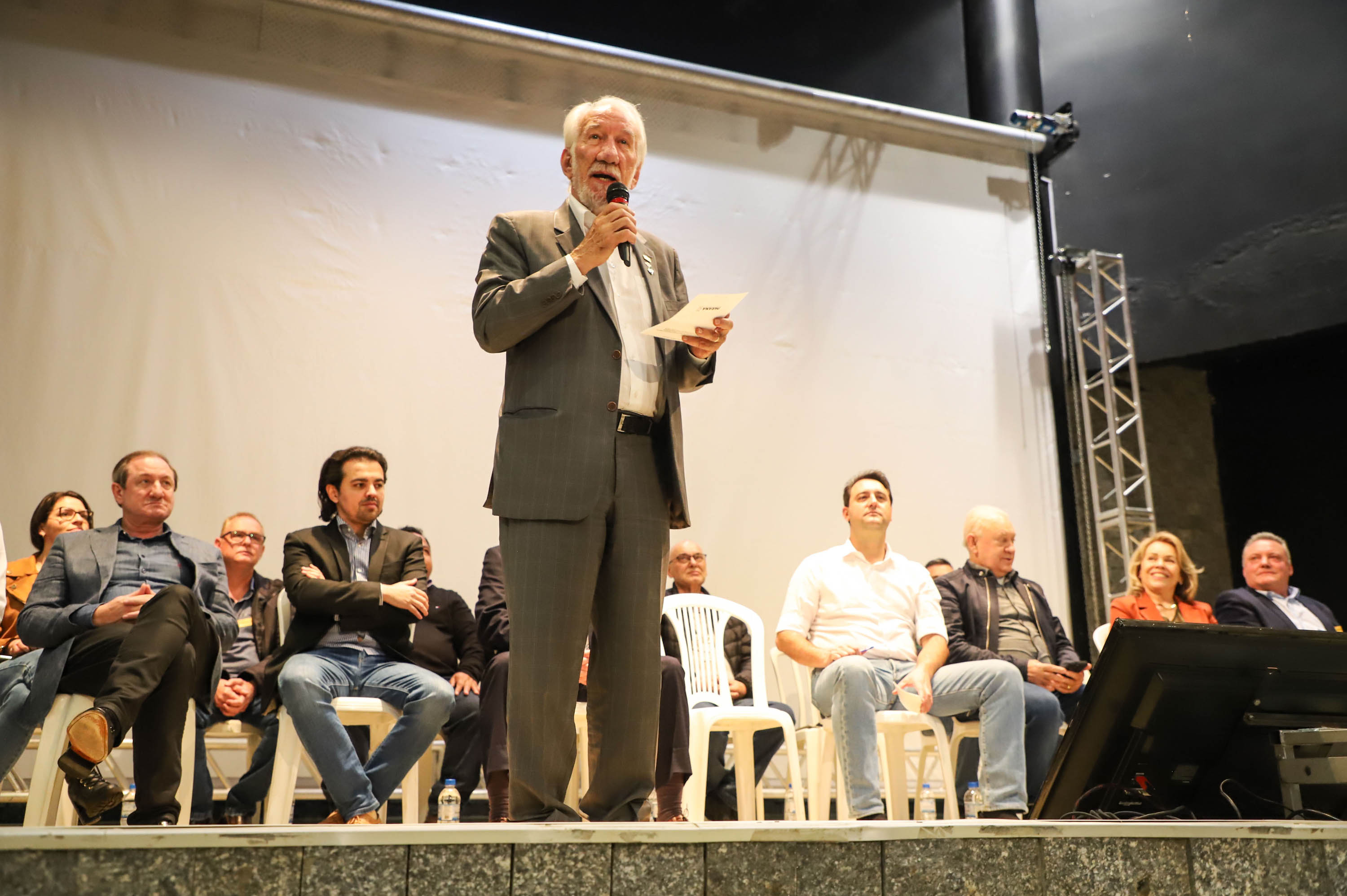 Títulos de propriedade entregues pelo Governo dão segurança a 296 famílias de Palmas