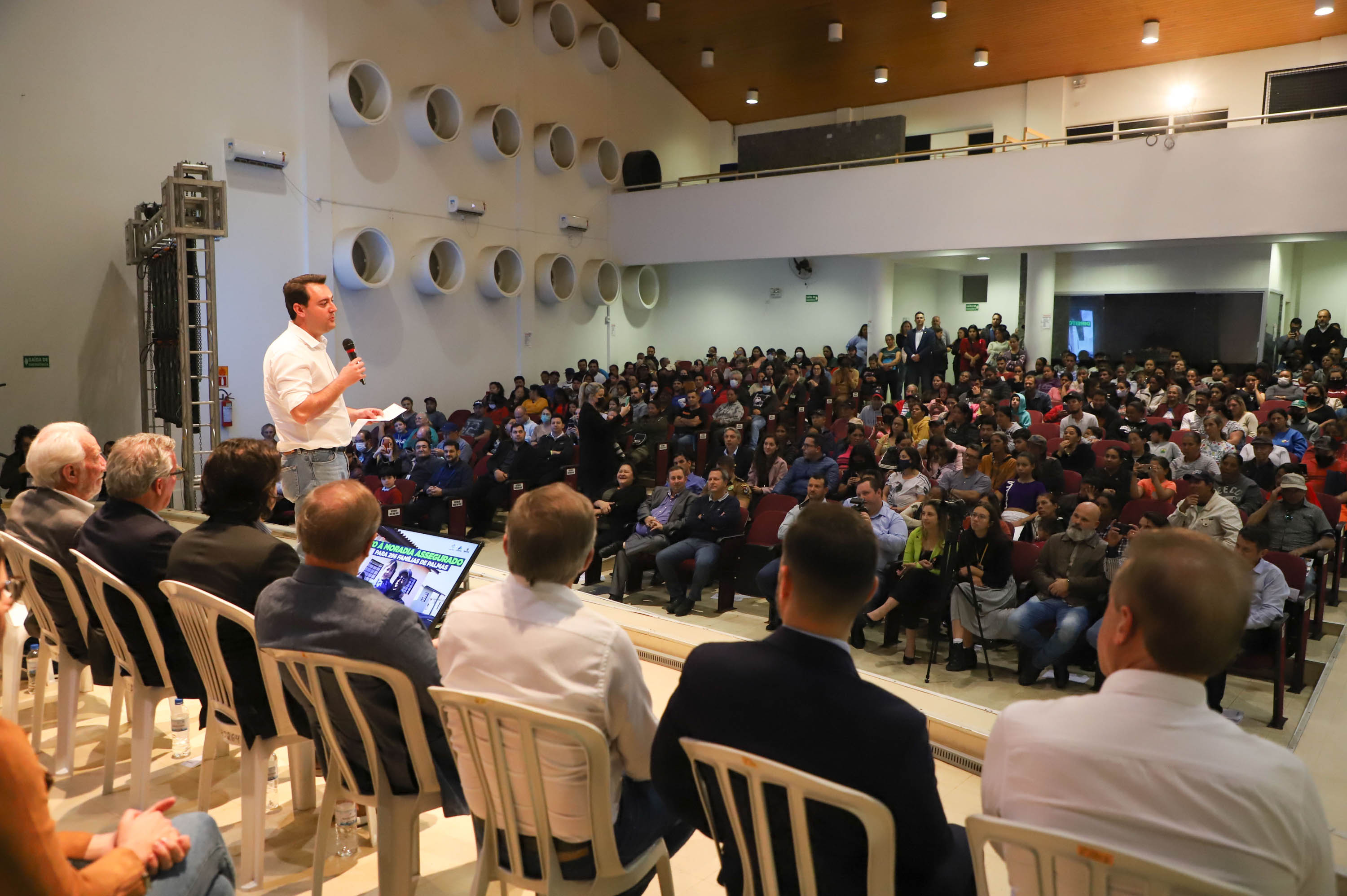 Títulos de propriedade entregues pelo Governo dão segurança a 296 famílias de Palmas