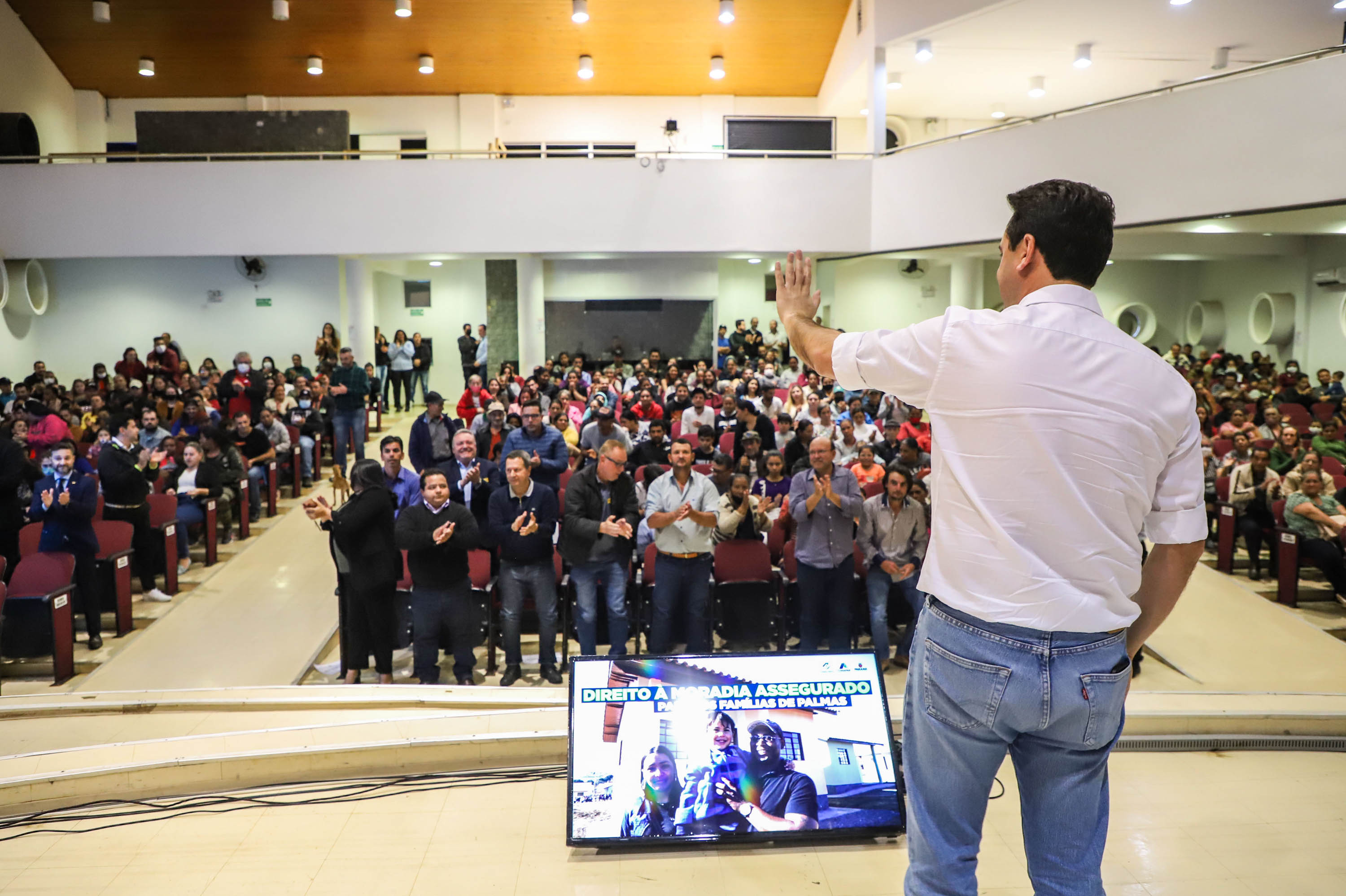 Títulos de propriedade entregues pelo Governo dão segurança a 296 famílias de Palmas