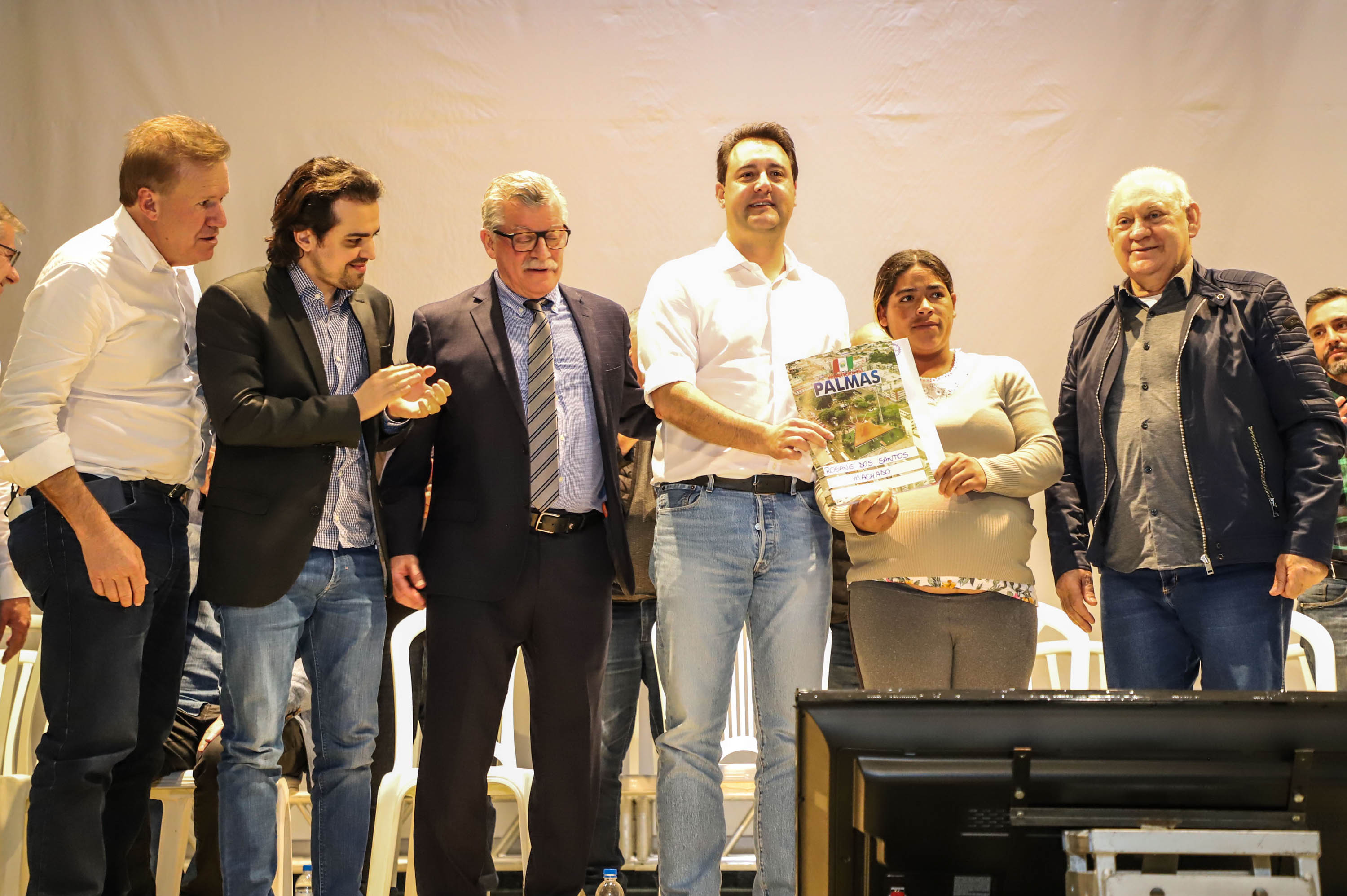 Títulos de propriedade entregues pelo Governo dão segurança a 296 famílias de Palmas