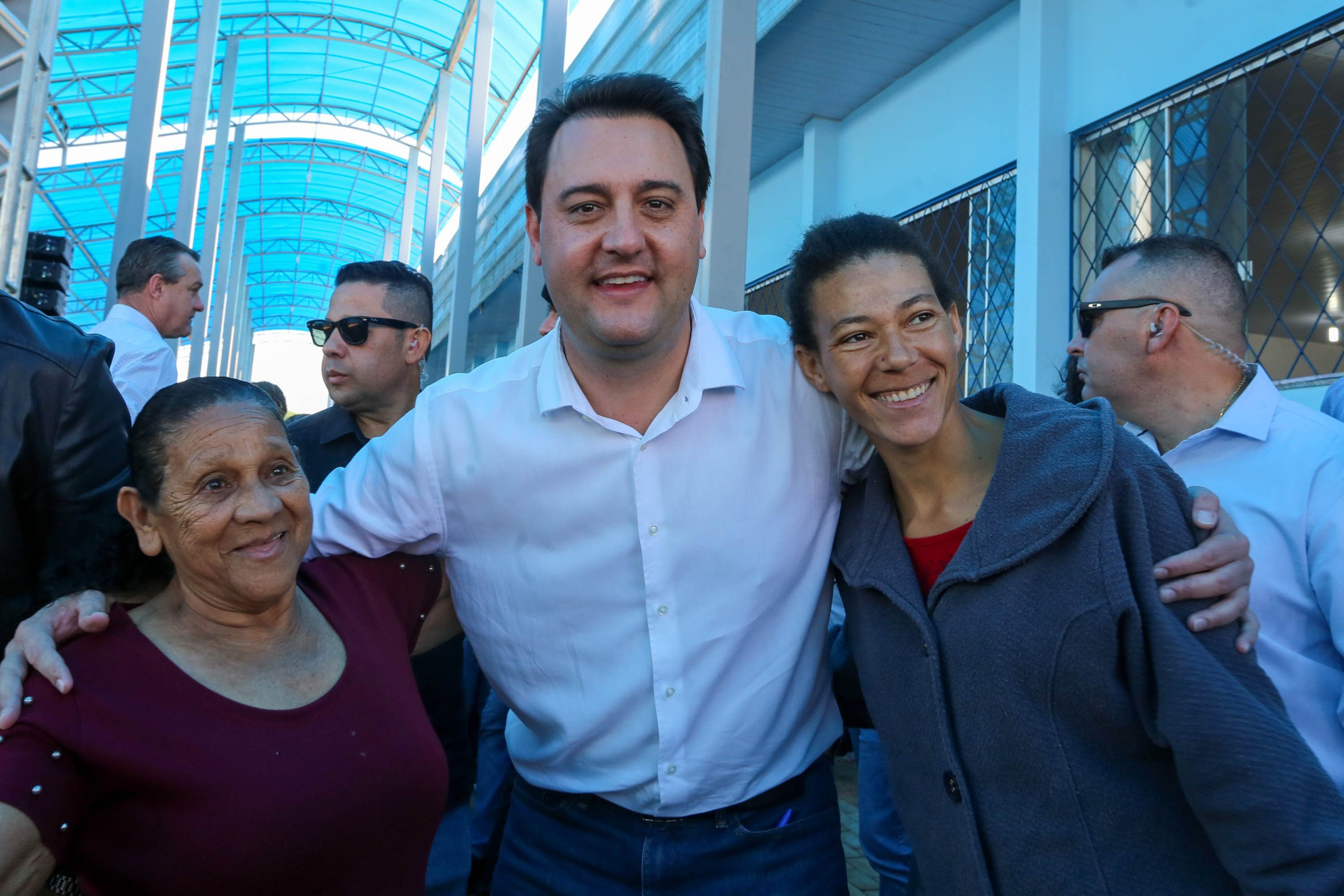 Governador entrega títulos de propriedade e libera R$ 7 milhões para Santa Tereza do Oeste