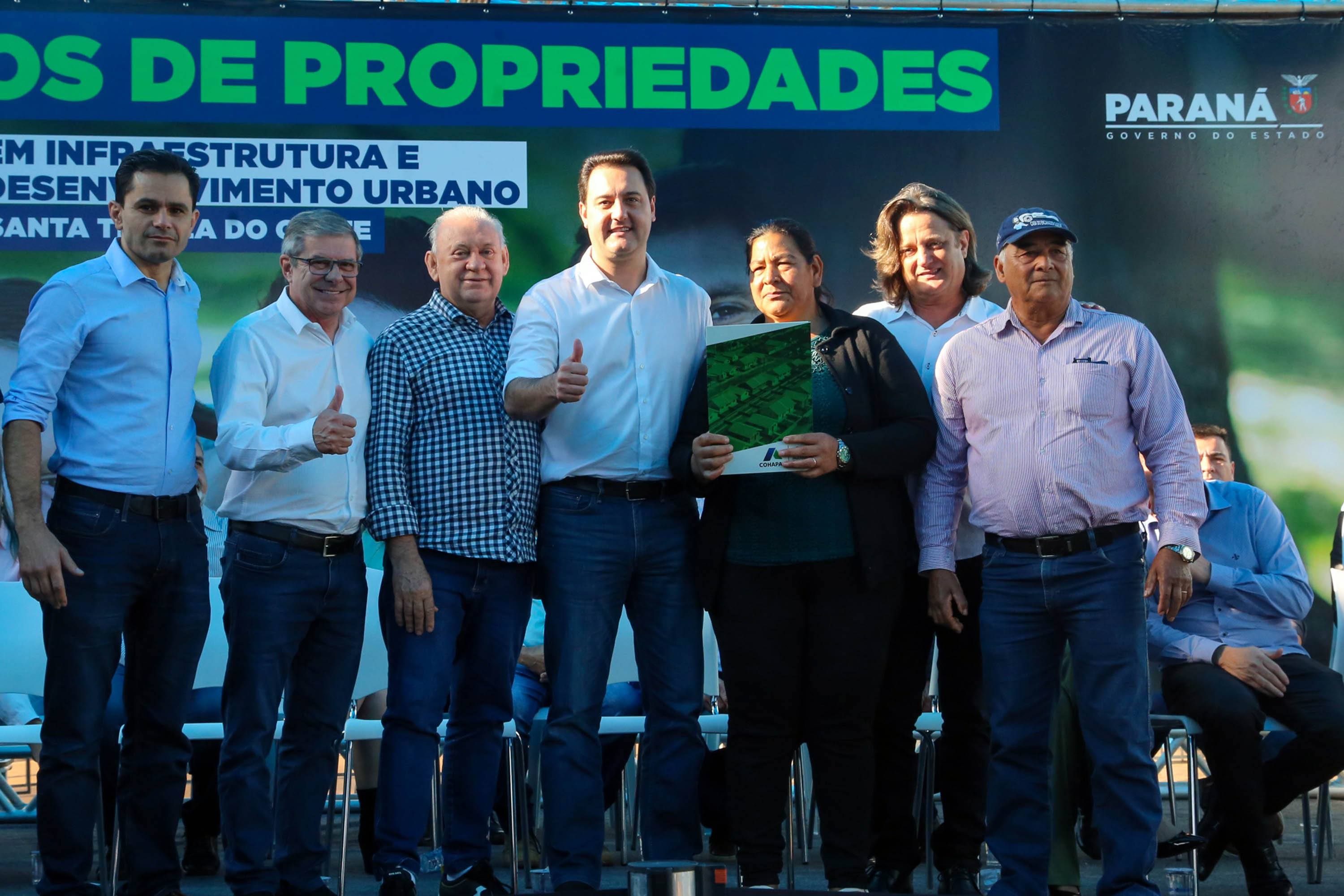 Governador entrega títulos de propriedade e libera R$ 7 milhões para Santa Tereza do Oeste