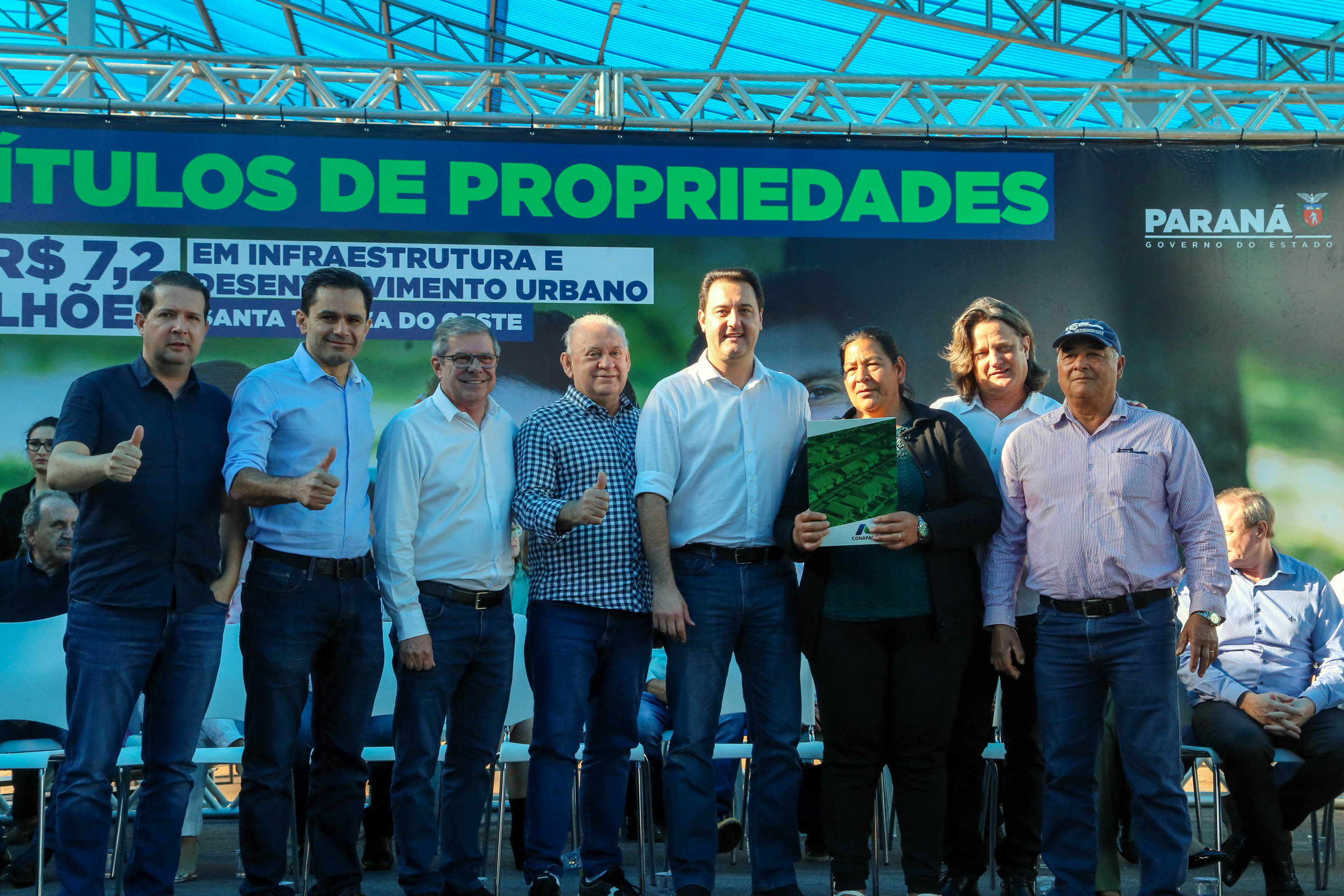 Governador entrega títulos de propriedade e libera R$ 7 milhões para Santa Tereza do Oeste