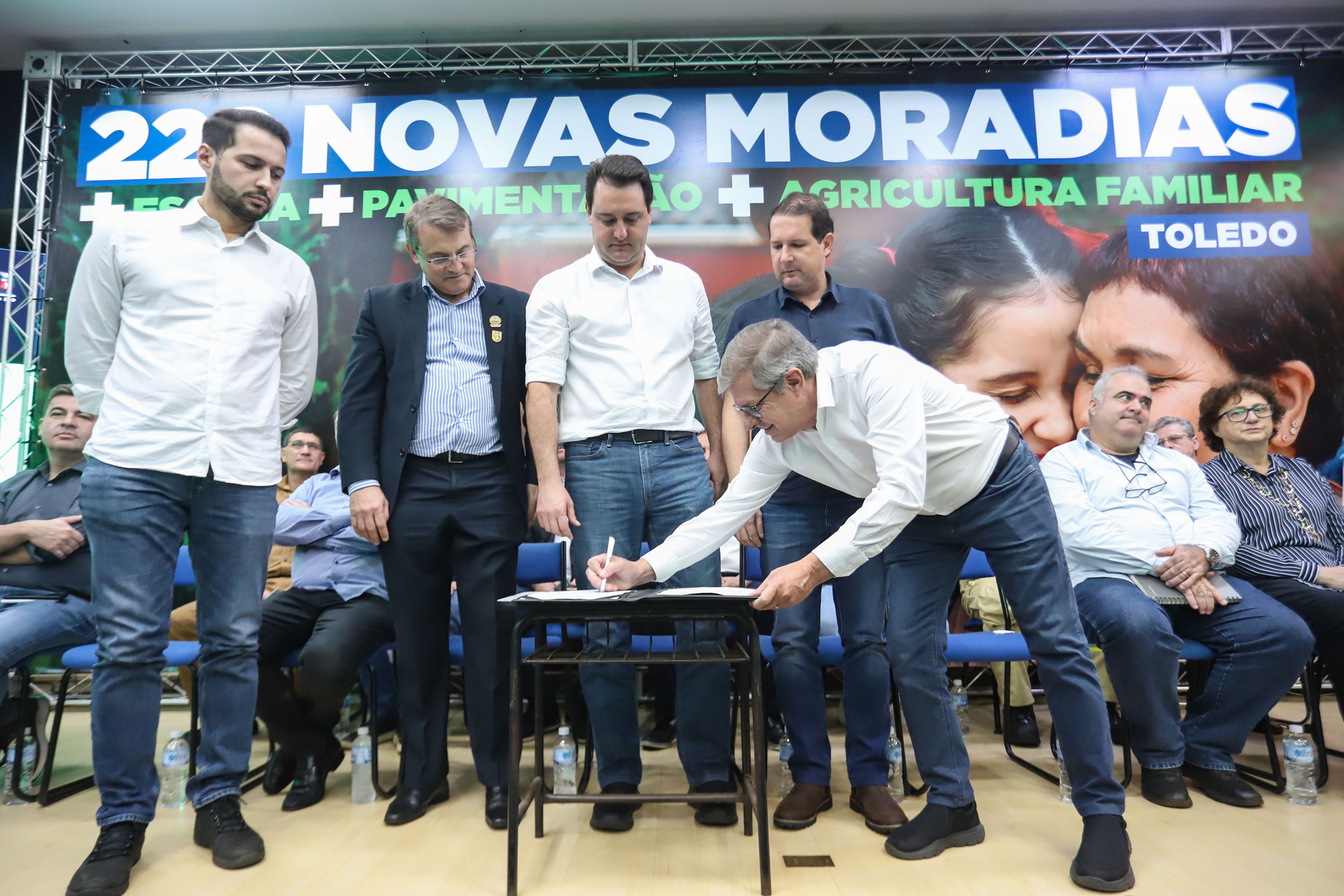 Governador libera subsídios para 228 novas casas em Toledo