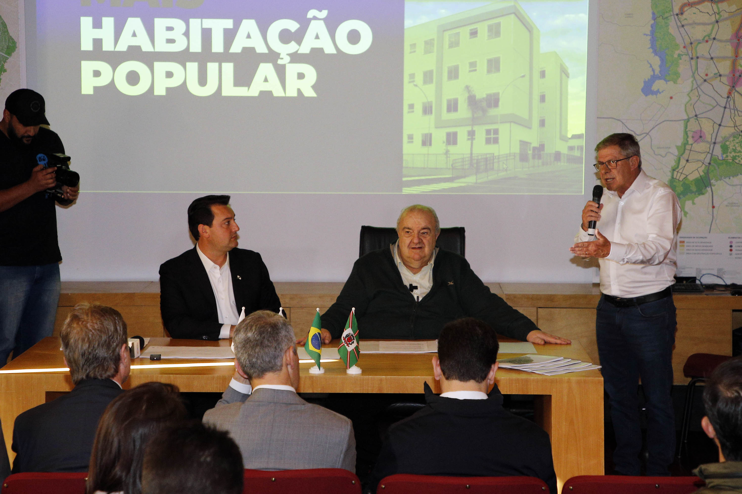 Estado e Prefeitura de Curitiba firmam novas parcerias para habitação e transporte público