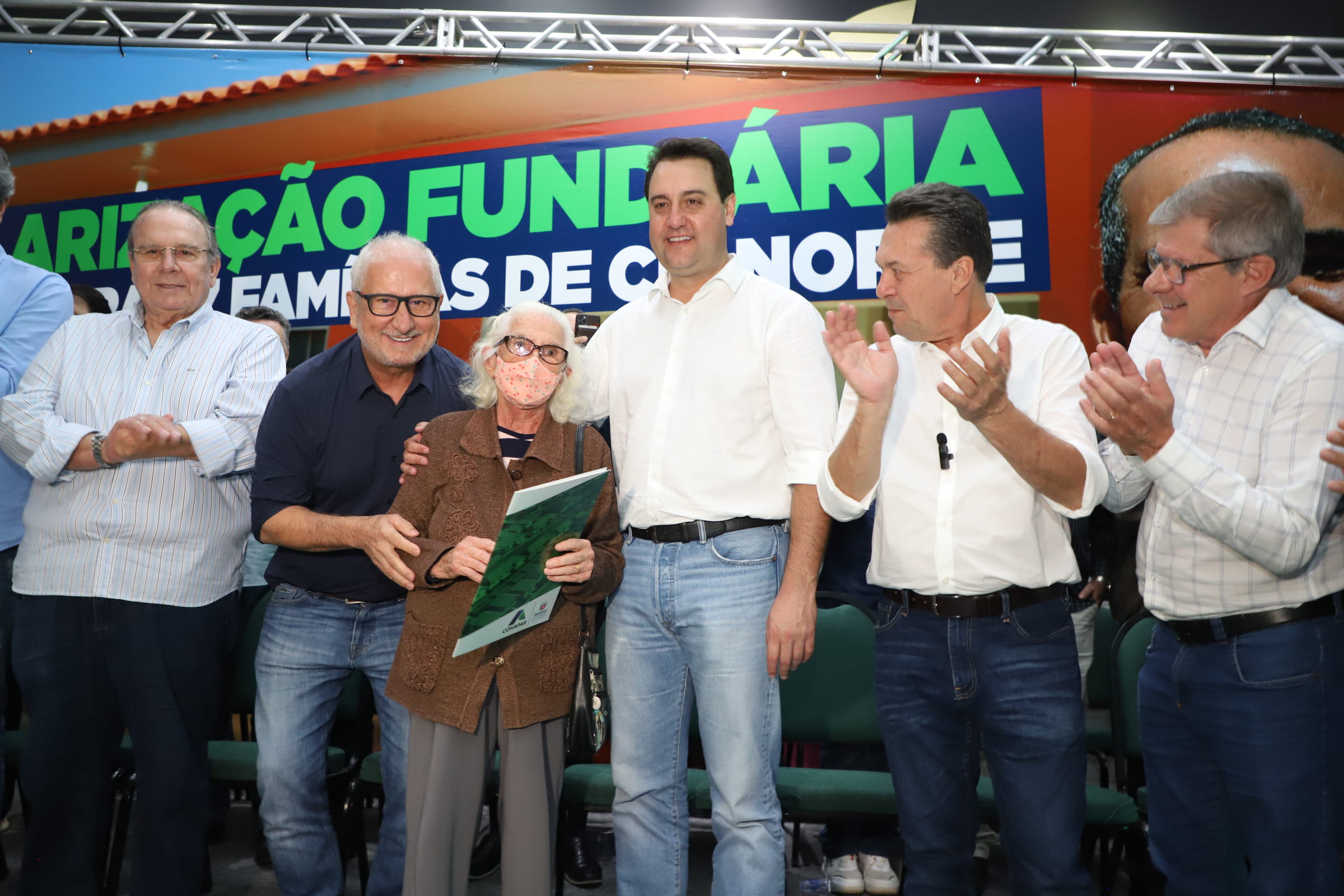 Programa de regularização de casas garante reconhecimento a 16 mil famílias paranaenses