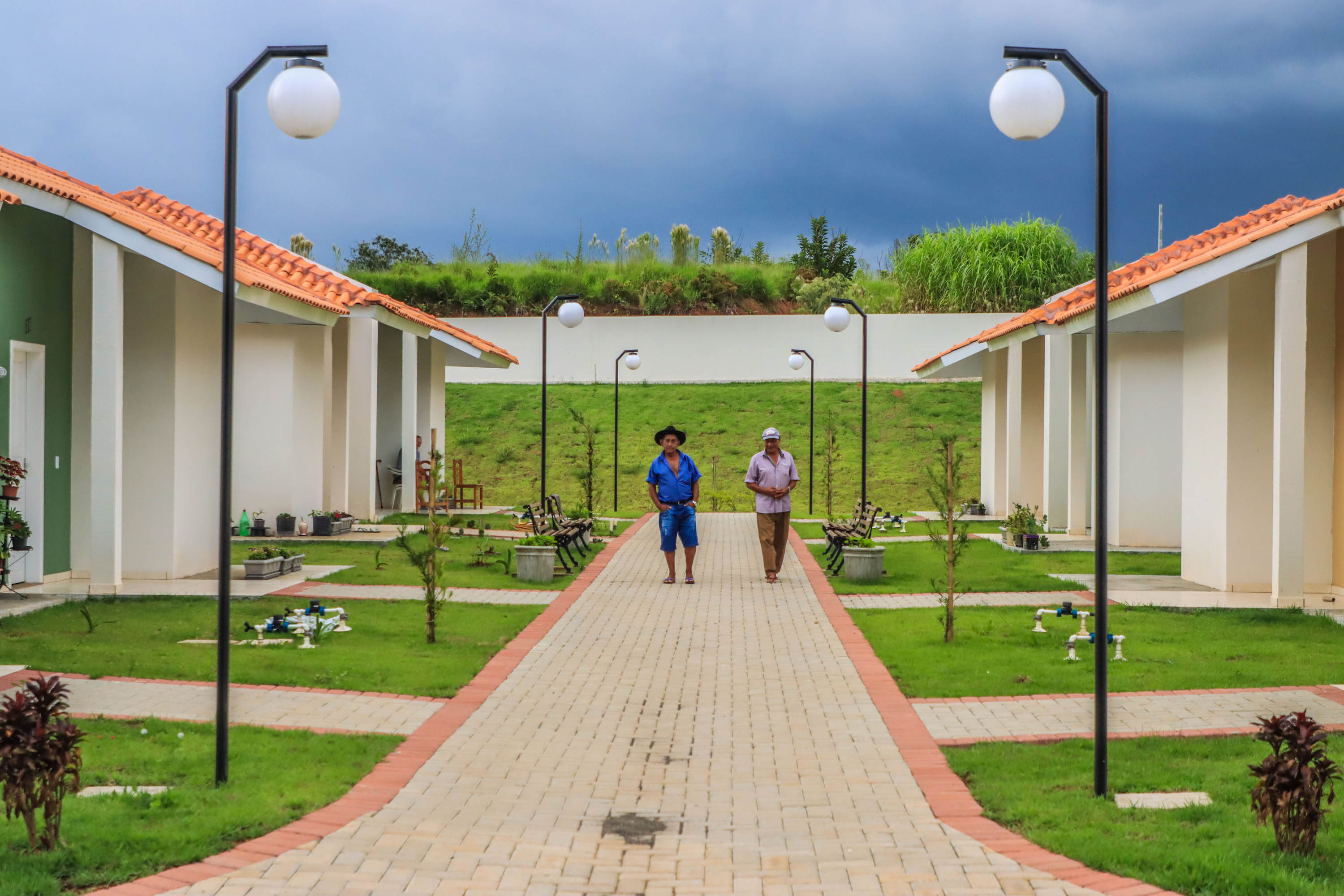 Condomínios melhoram condições de moradia e facilitam acesso a serviços públicos para idosos