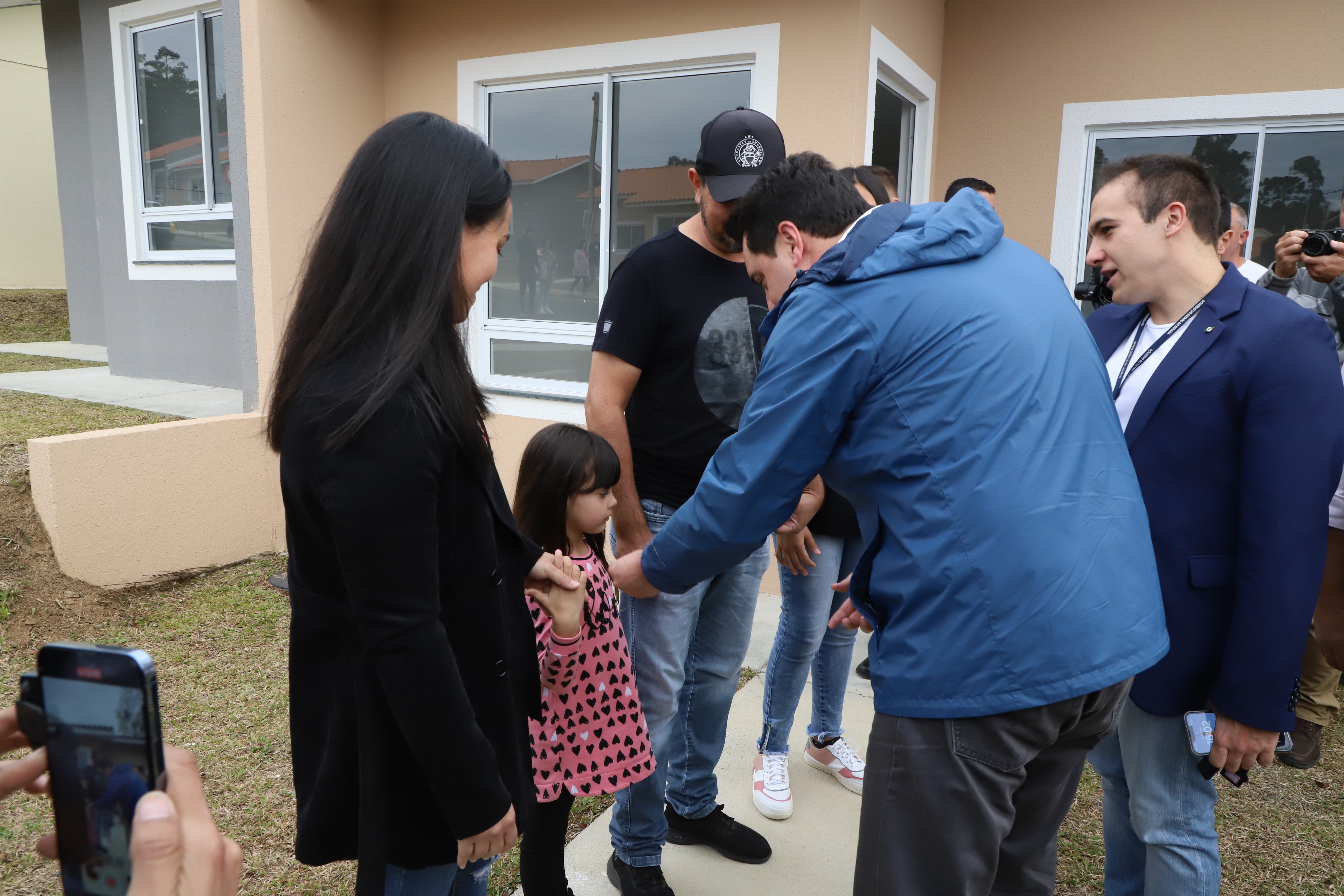 Governador entrega chaves da casa própria a 174 famílias de Irati