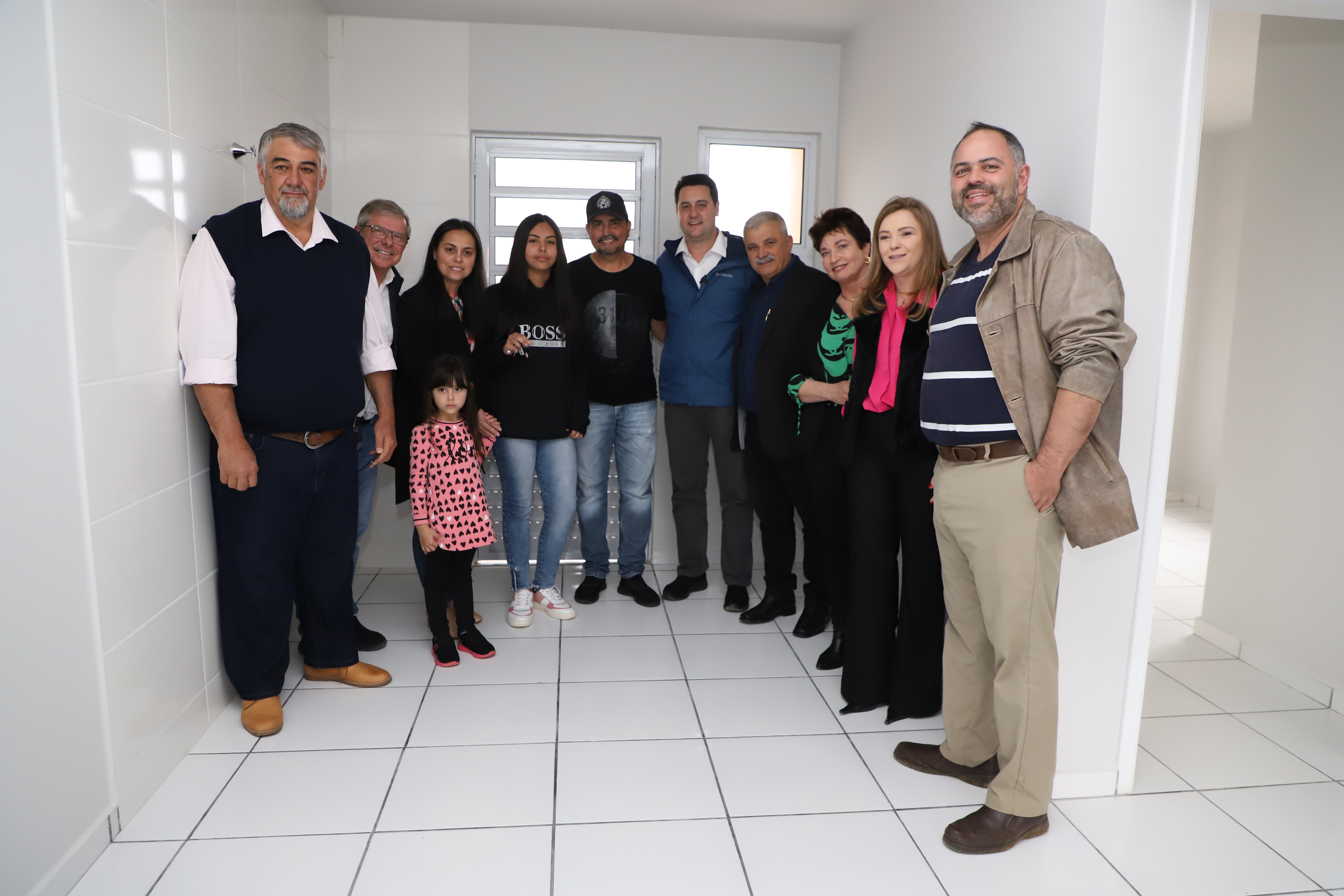 Governador entrega chaves da casa própria a 174 famílias de Irati