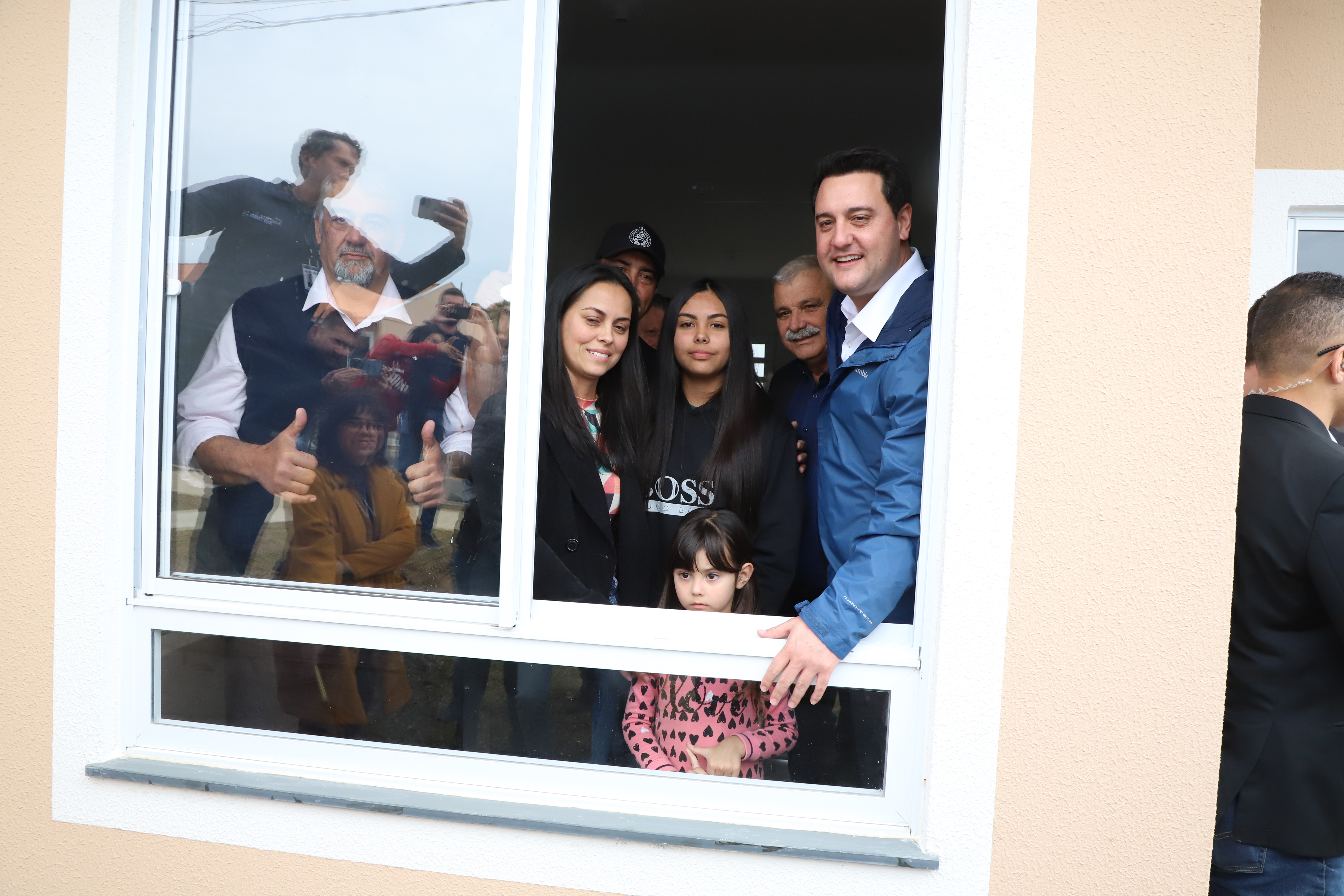 Governador entrega chaves da casa própria a 174 famílias de Irati