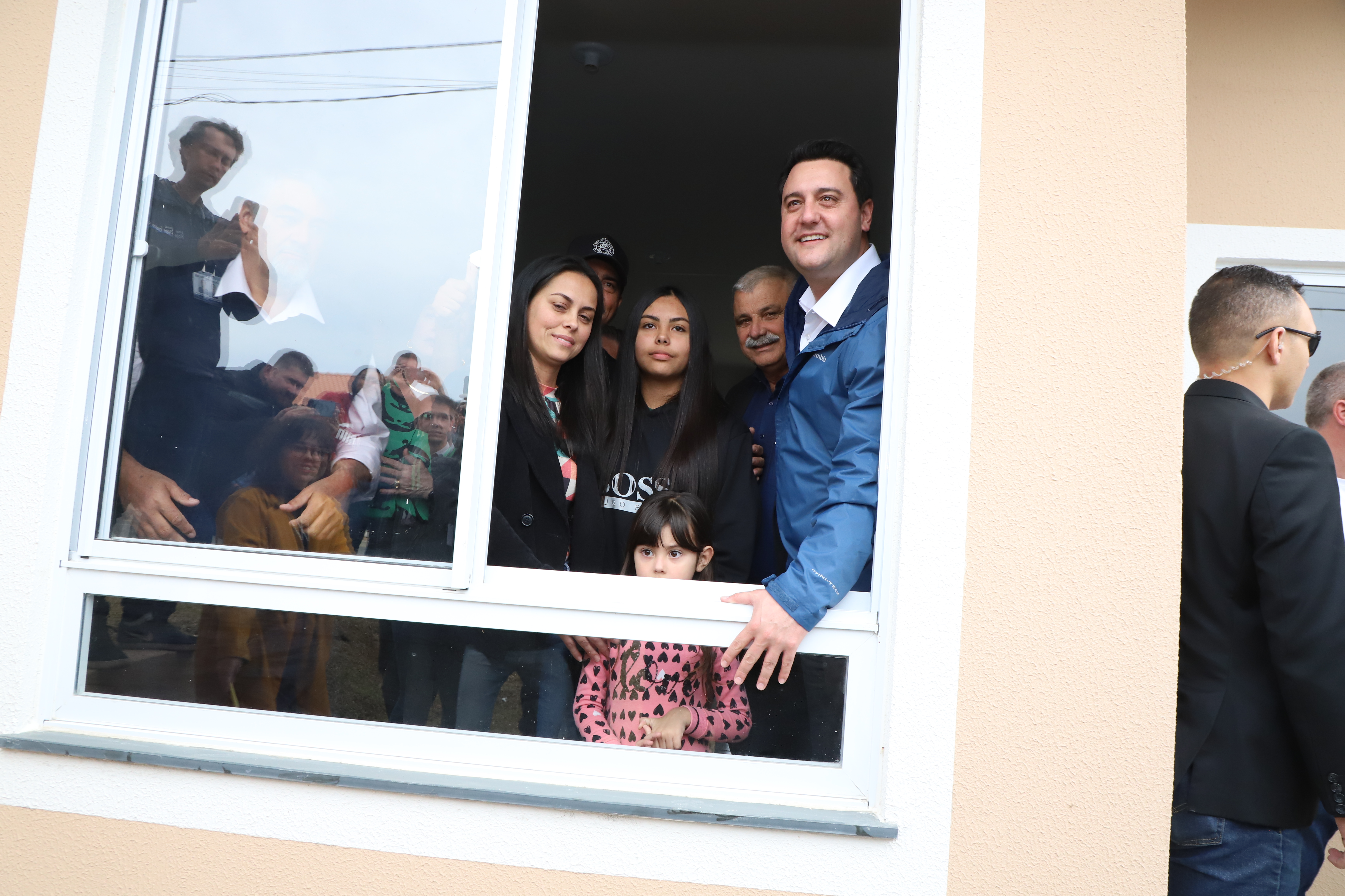 Governador entrega chaves da casa própria a 174 famílias de Irati