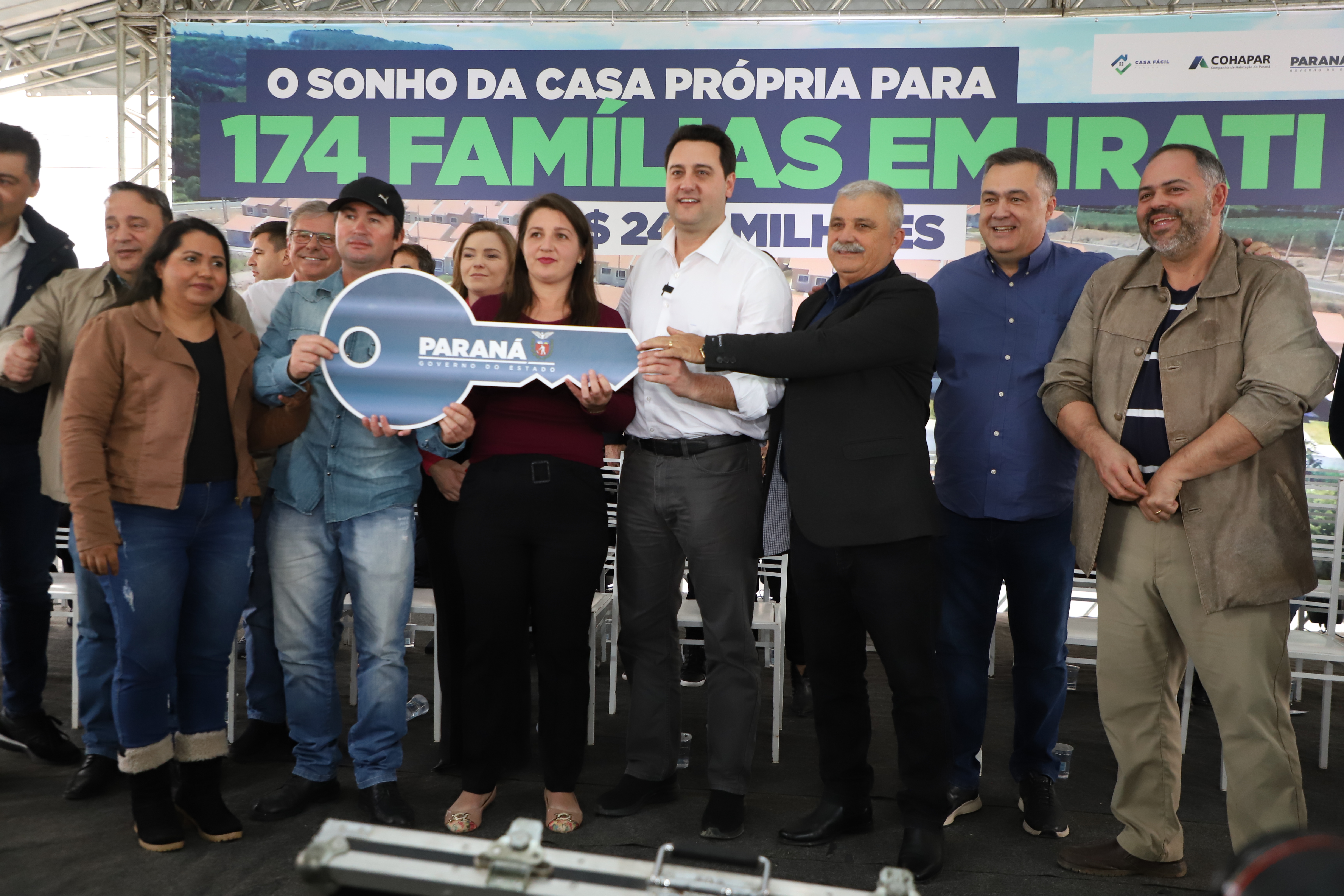 Governador entrega chaves da casa própria a 174 famílias de Irati