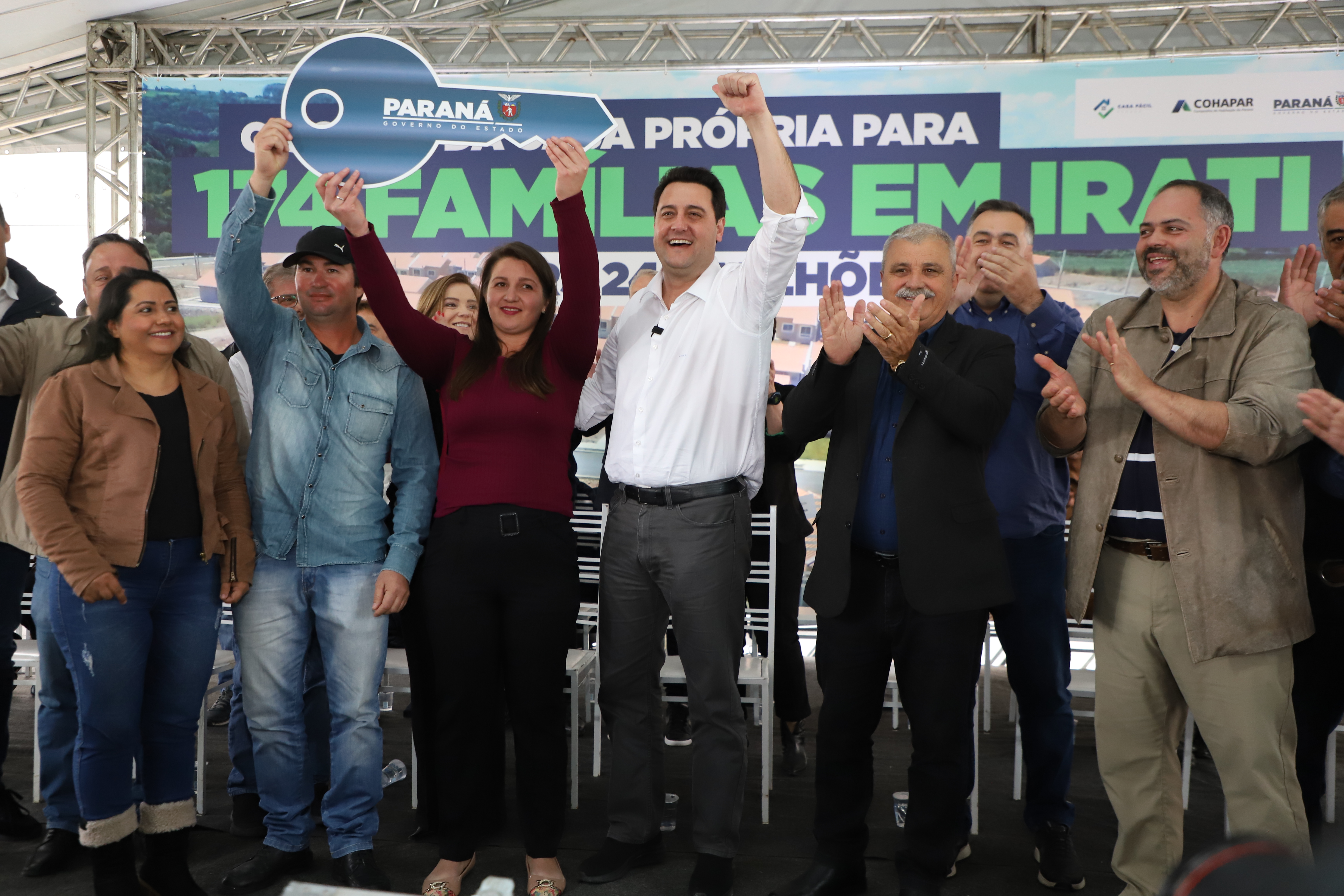 Governador entrega chaves da casa própria a 174 famílias de Irati