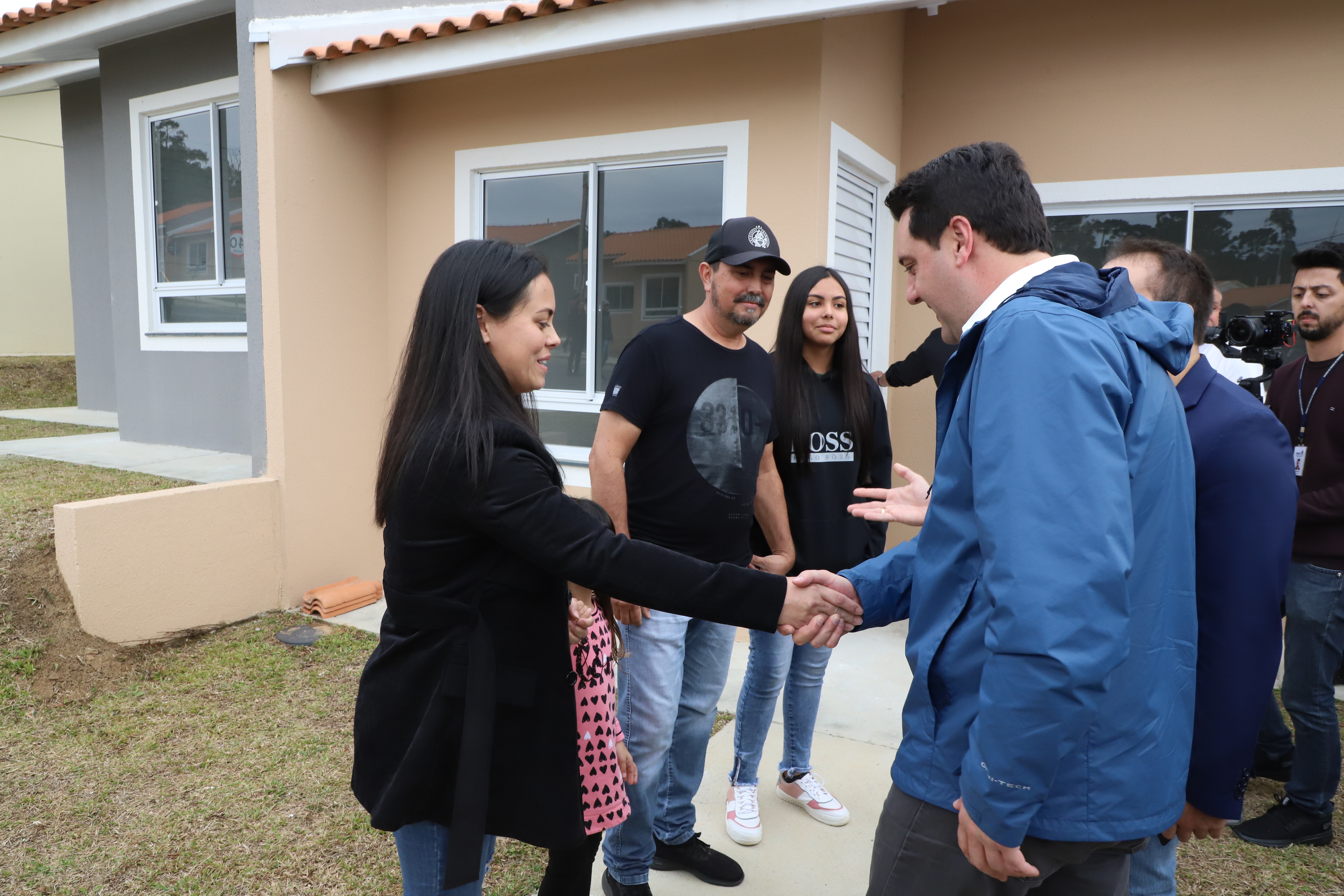 Governador entrega chaves da casa própria a 174 famílias de Irati