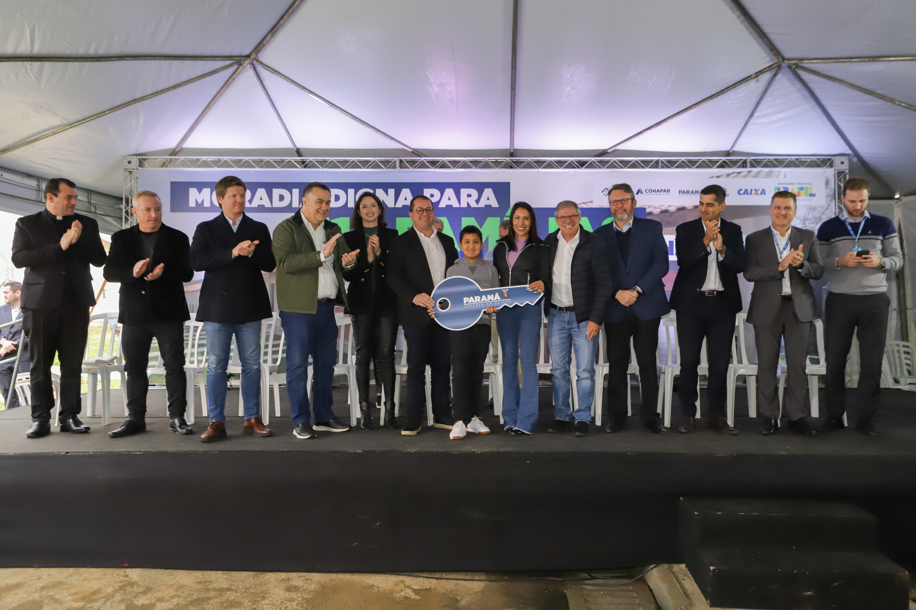 Com apoio da Estado, 94 famílias da Lapa recebem as chaves da casa própria