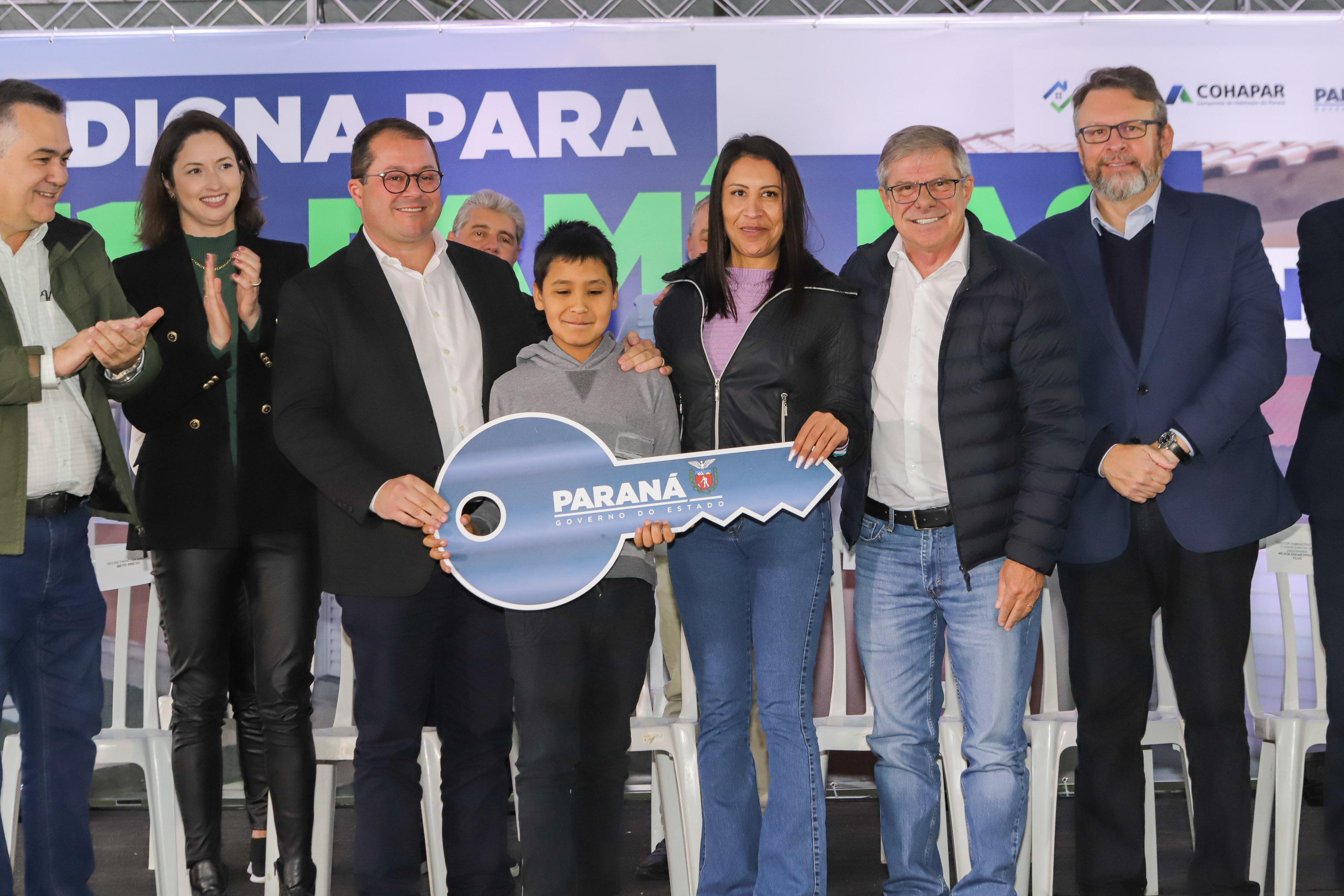 Com apoio da Estado, 94 famílias da Lapa recebem as chaves da casa própria