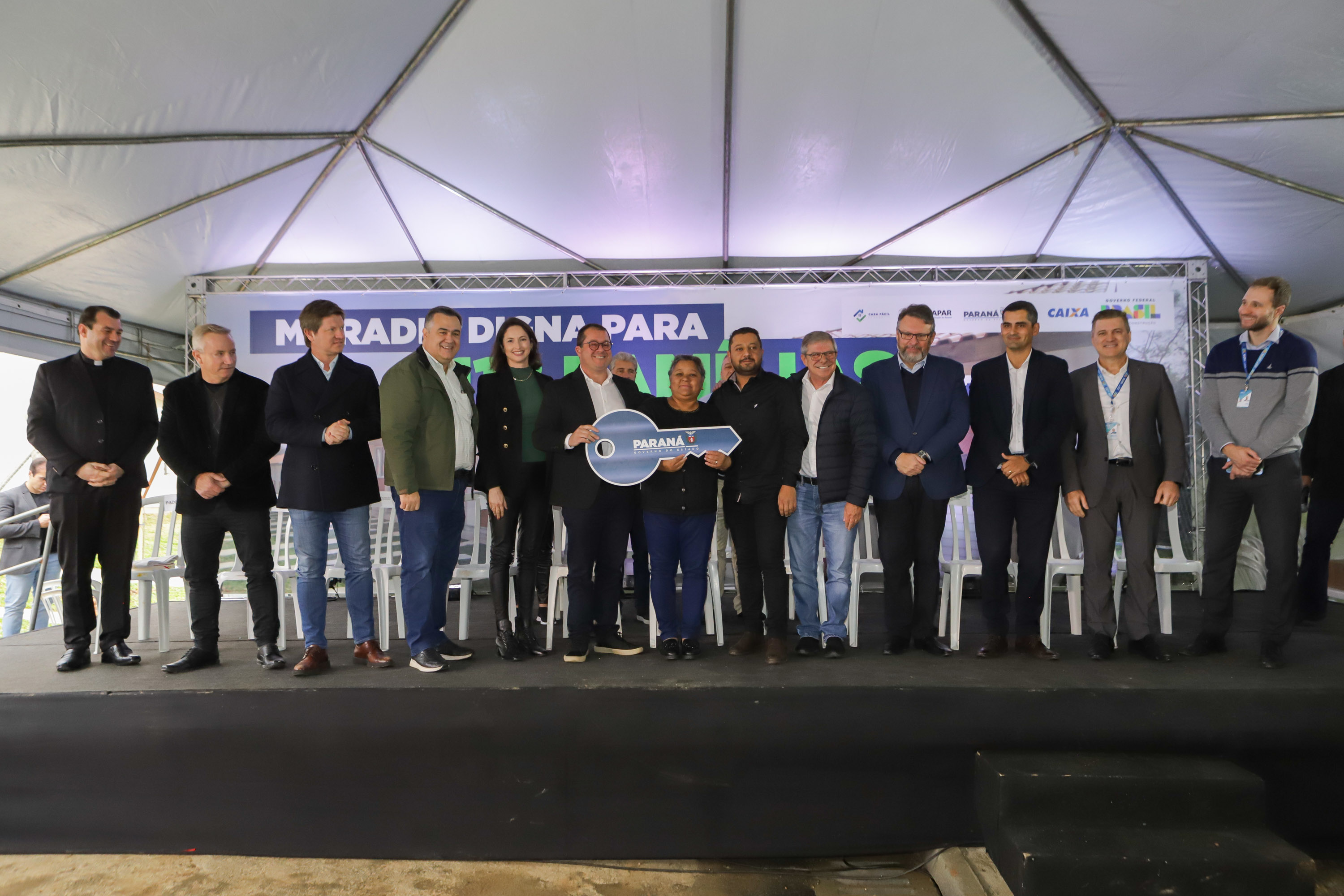 Com apoio da Estado, 94 famílias da Lapa recebem as chaves da casa própria