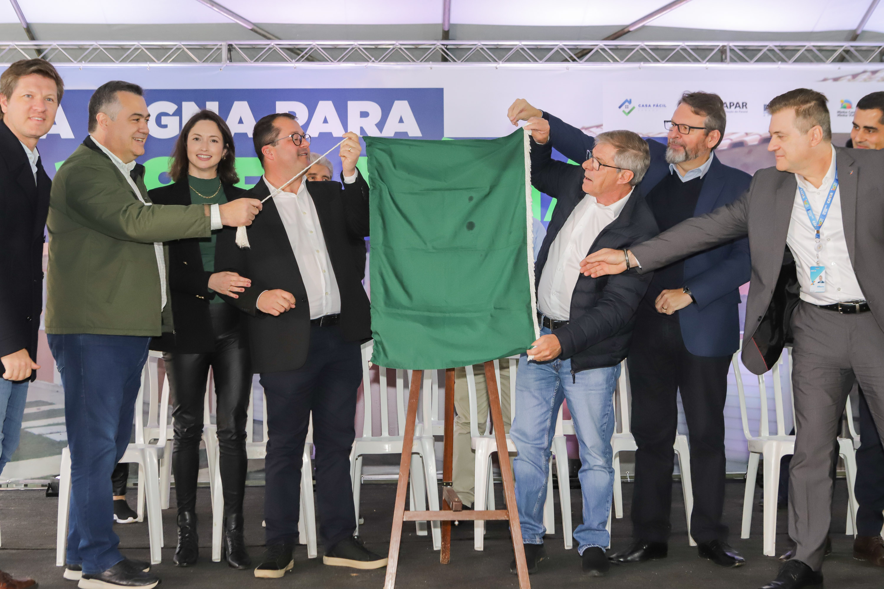 Com apoio da Estado, 94 famílias da Lapa recebem as chaves da casa própria