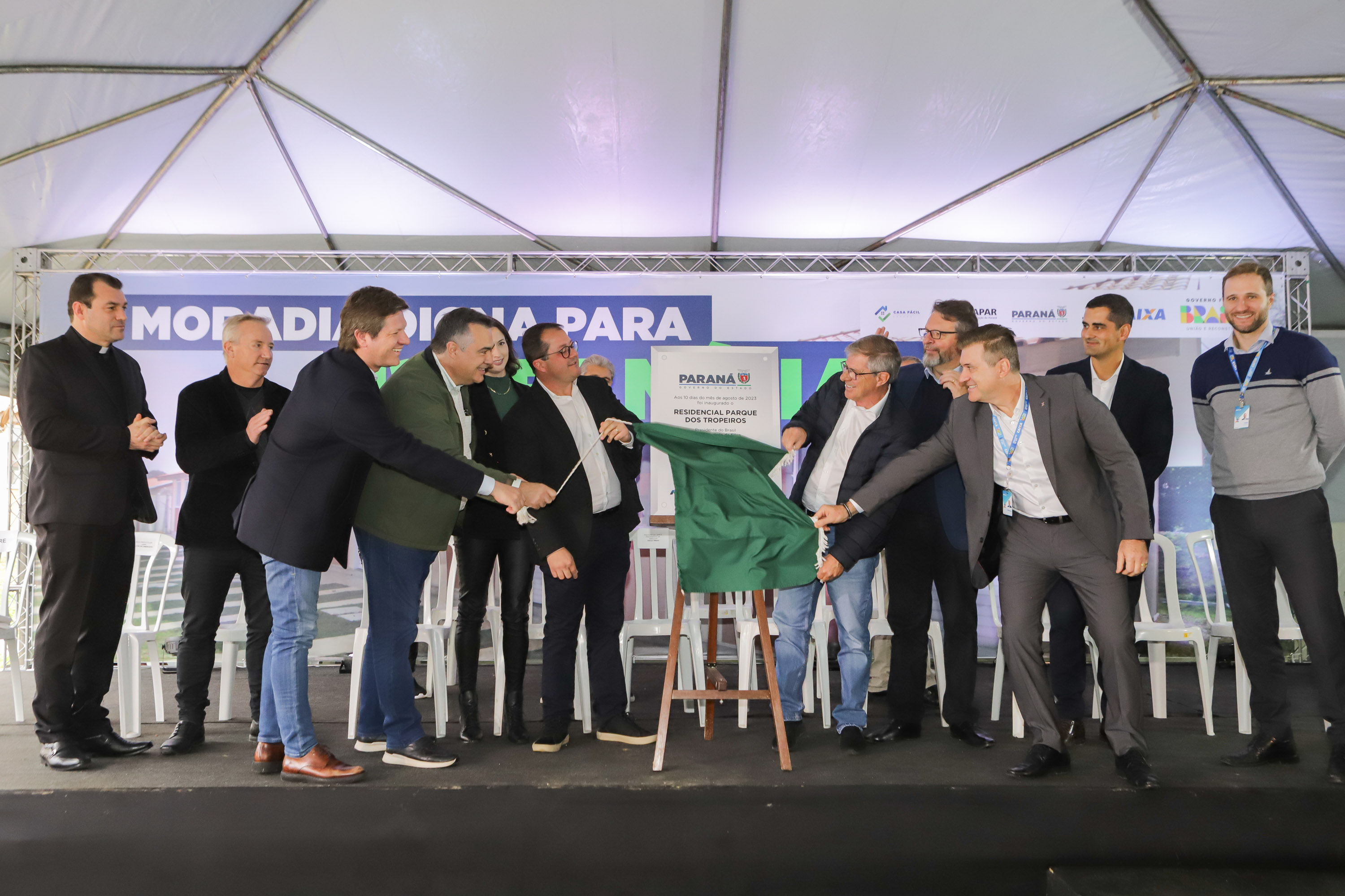 Com apoio da Estado, 94 famílias da Lapa recebem as chaves da casa própria