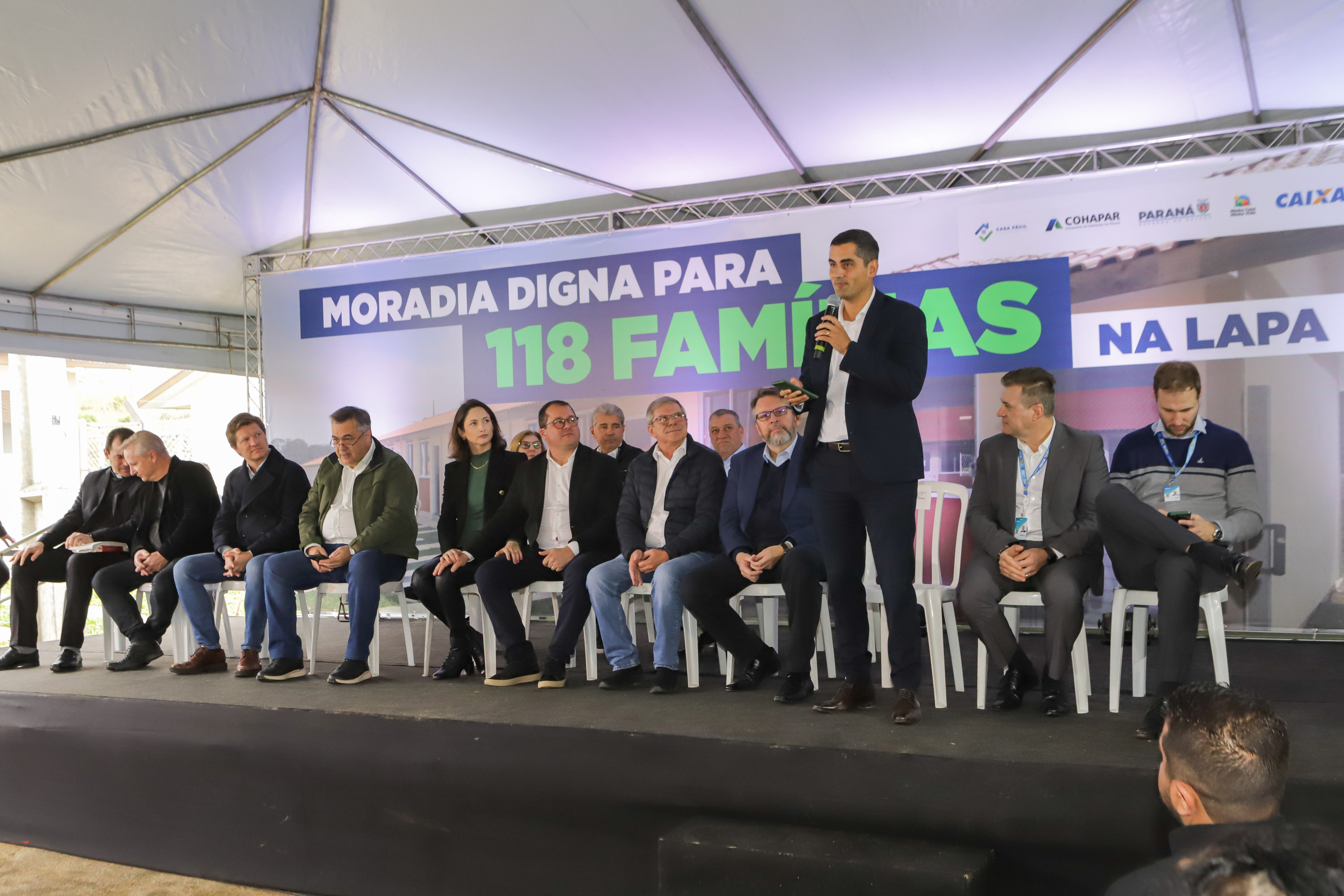 Com apoio da Estado, 94 famílias da Lapa recebem as chaves da casa própria