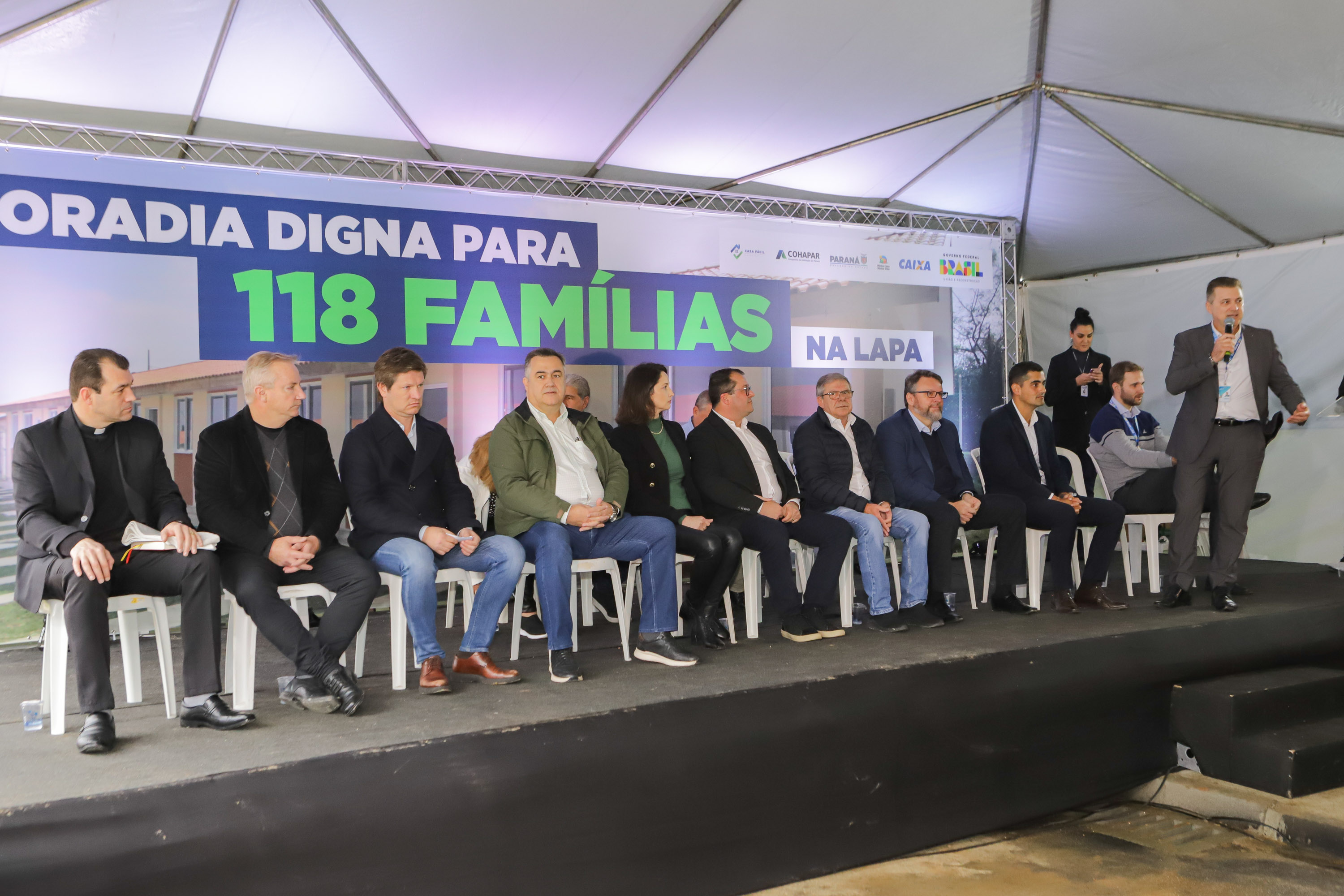 Com apoio da Estado, 94 famílias da Lapa recebem as chaves da casa própria