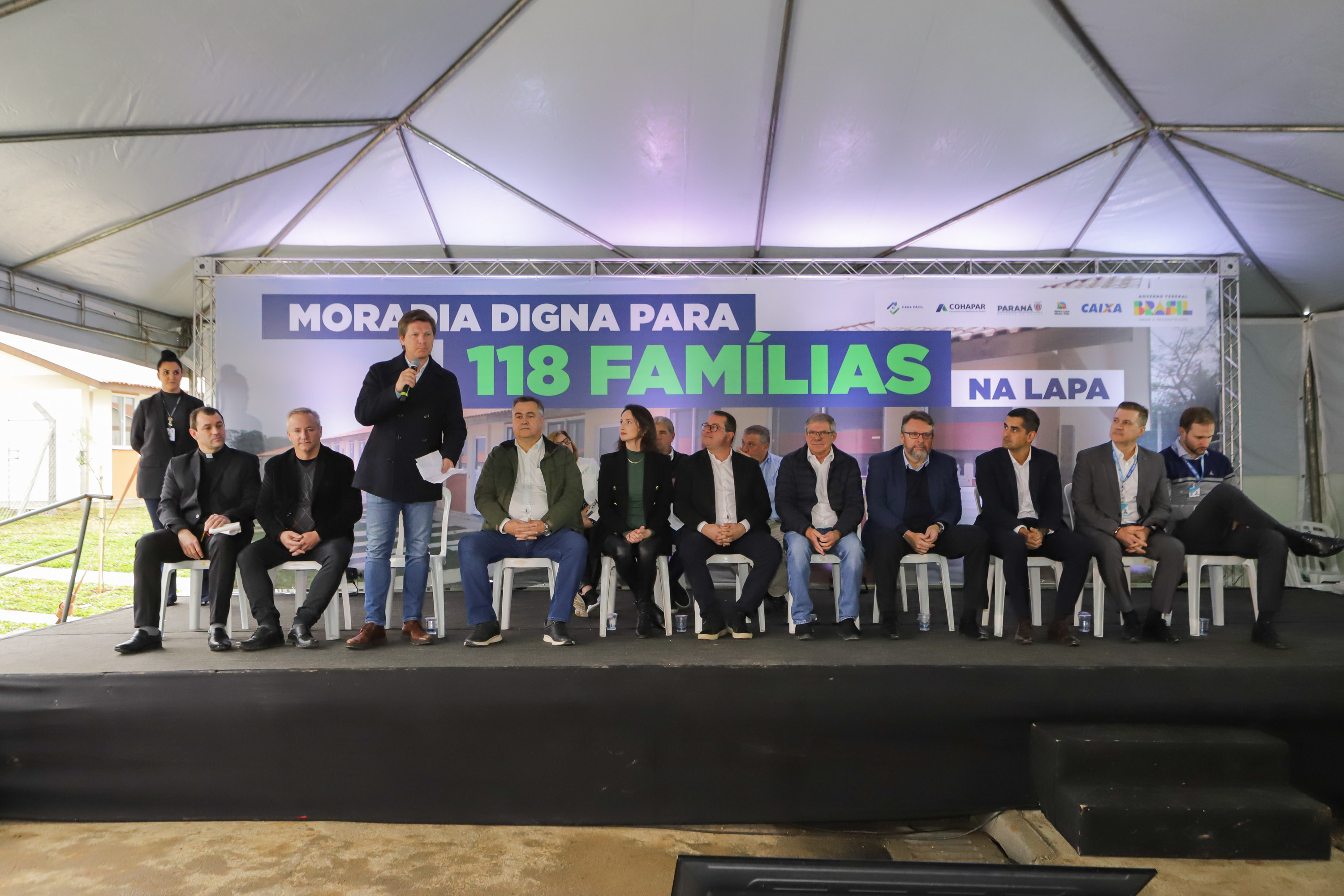 Com apoio da Estado, 94 famílias da Lapa recebem as chaves da casa própria
