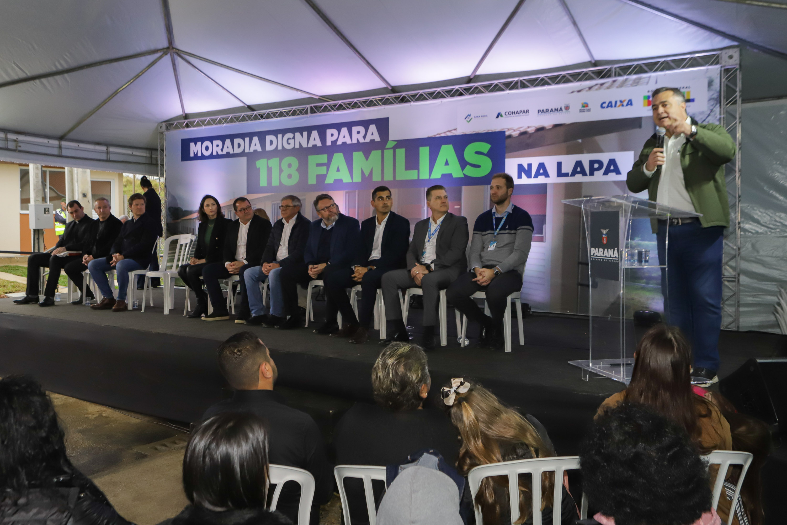 Com apoio da Estado, 94 famílias da Lapa recebem as chaves da casa própria