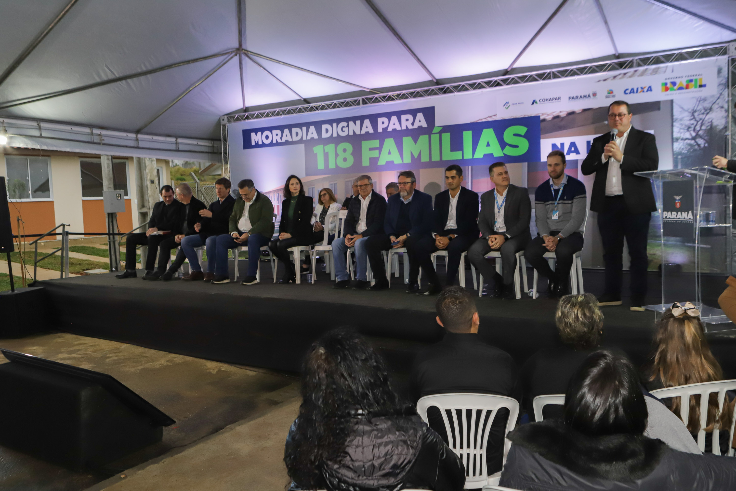 Com apoio da Estado, 94 famílias da Lapa recebem as chaves da casa própria