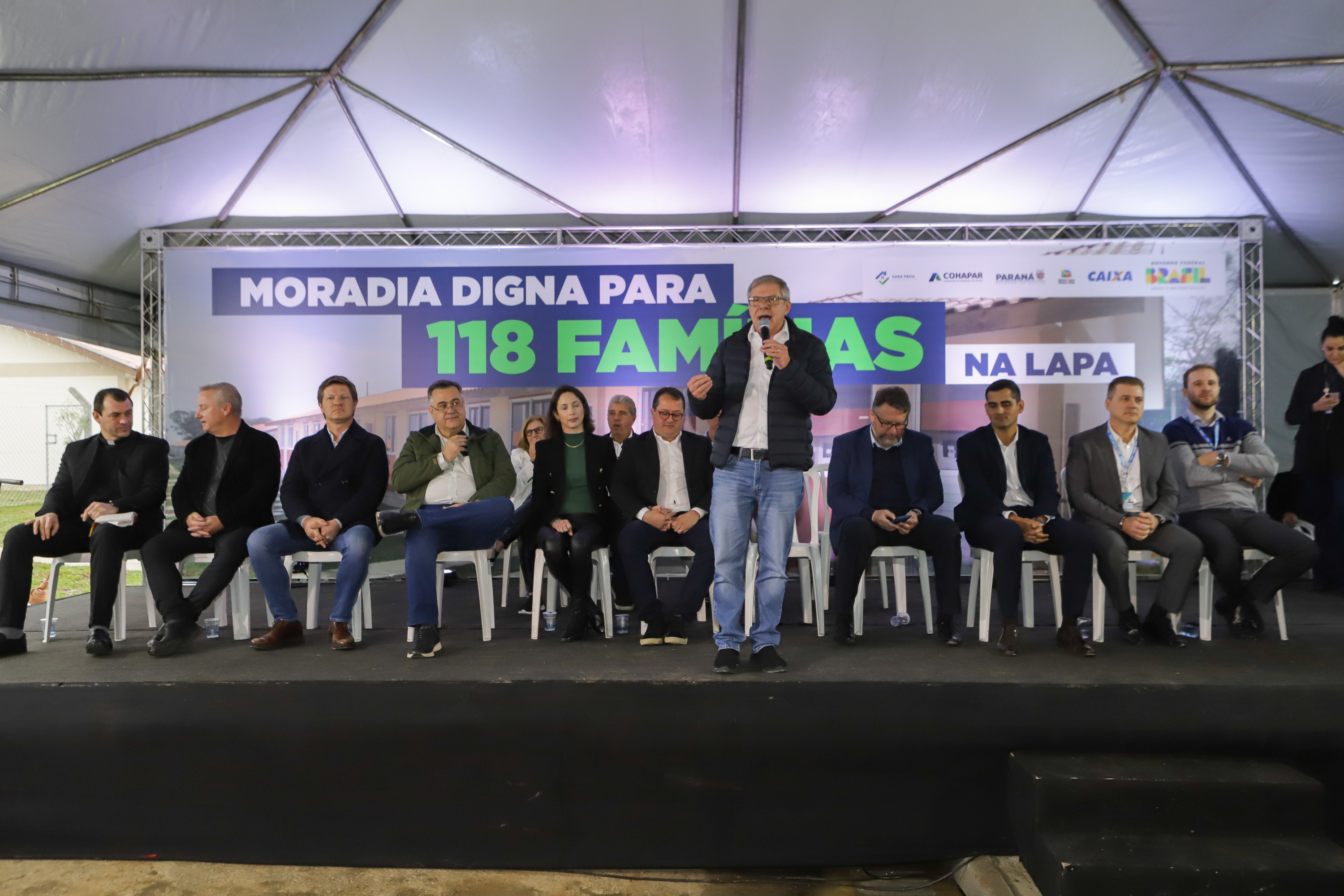 Com apoio da Estado, 94 famílias da Lapa recebem as chaves da casa própria