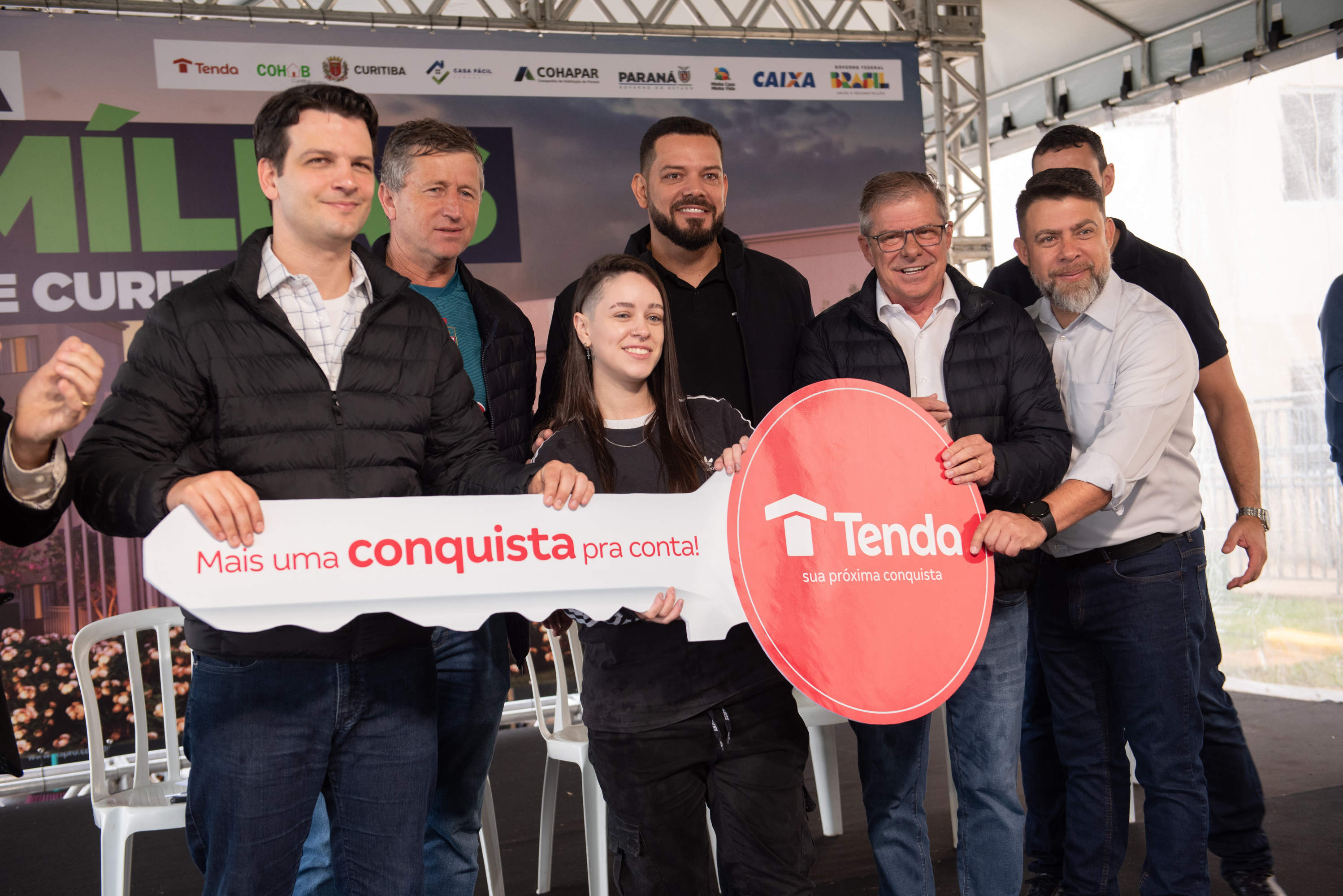 Com subsídios do Estado para entrada, 448 famílias recebem a casa própria em Curitiba