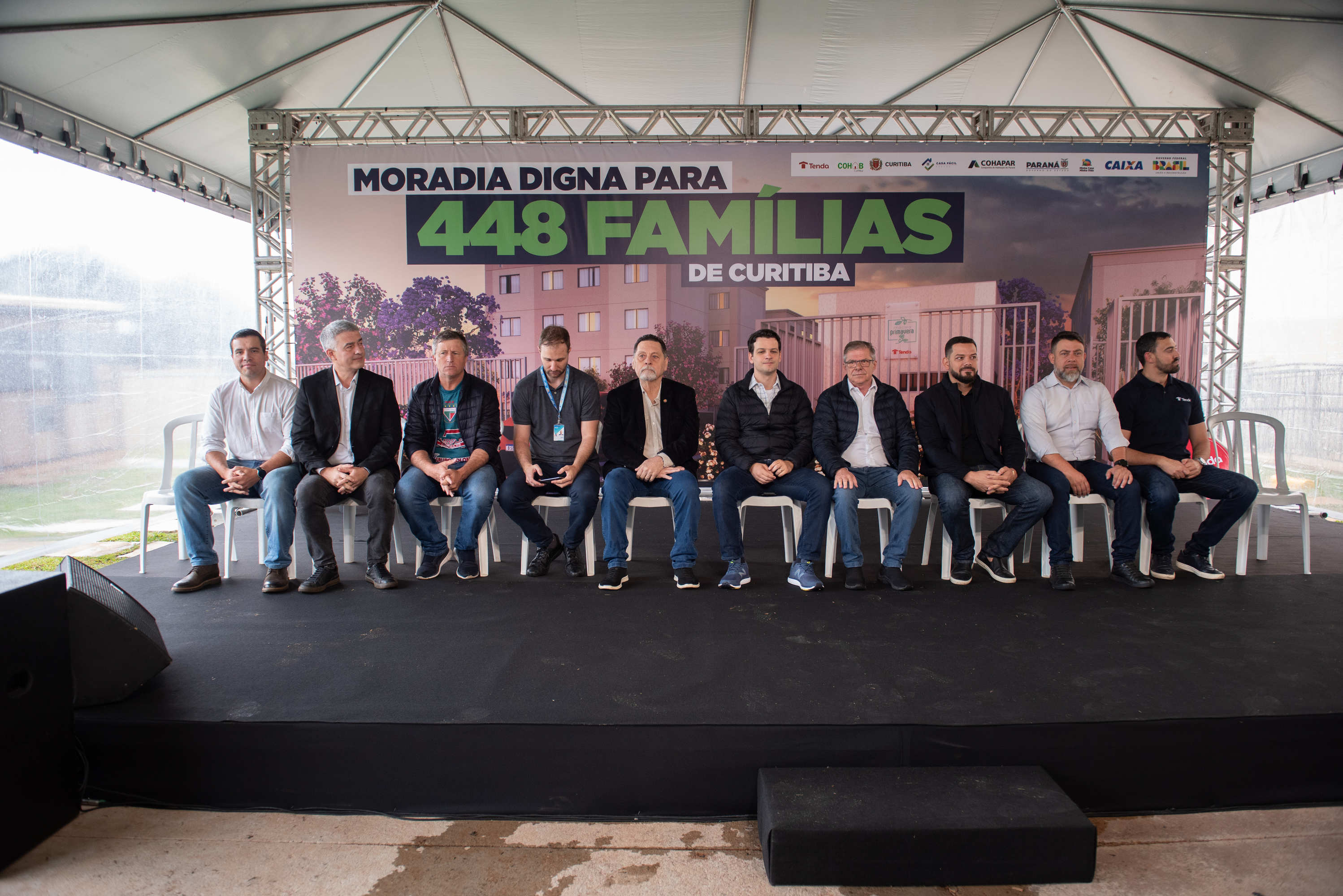 Com subsídios do Estado para entrada, 448 famílias recebem a casa própria em Curitiba