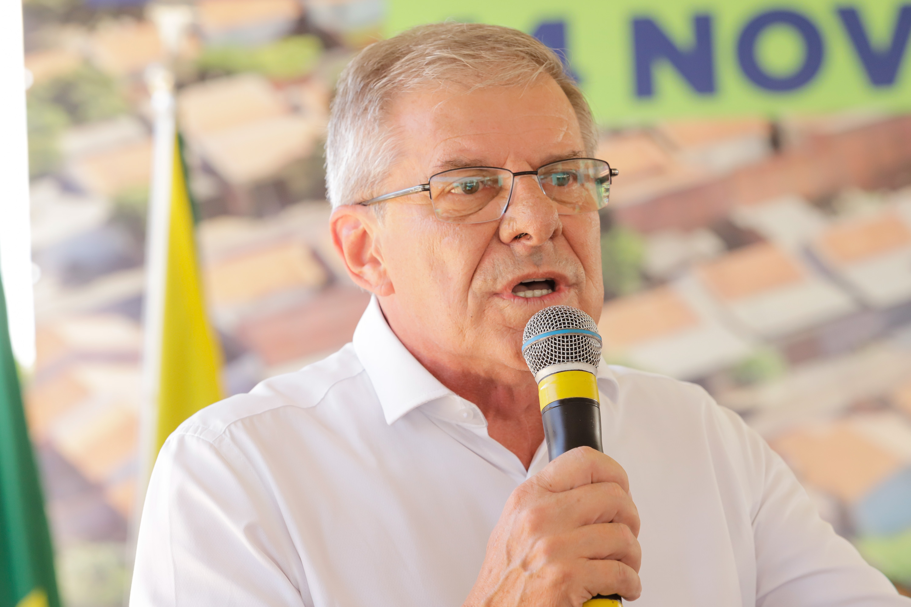 Governador entrega 44 casas e anuncia construção de condomínio do idoso em Ibiporã