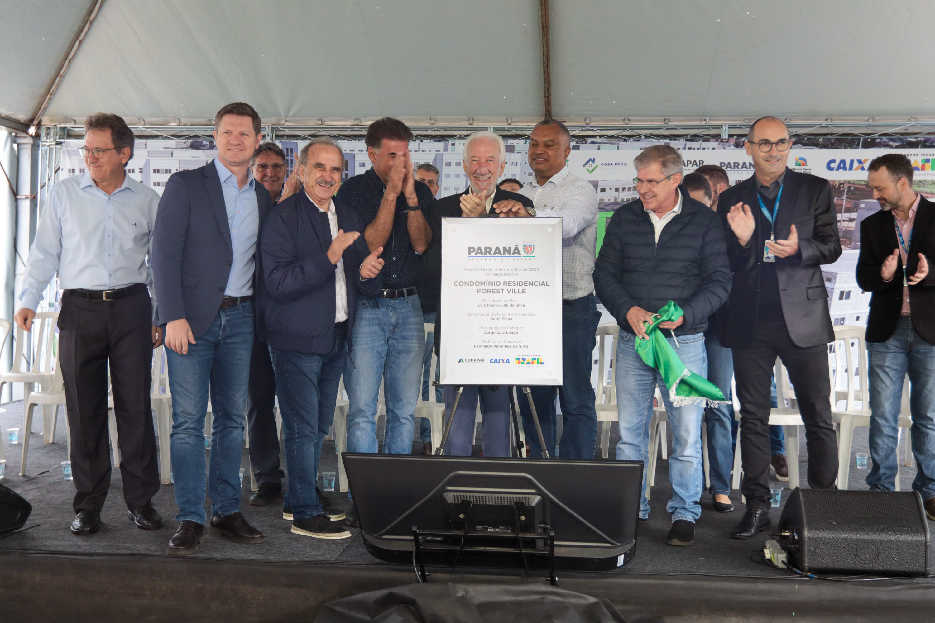 Casa Fácil Paraná: com apoio do Estado, famílias de Cascavel recebem chaves