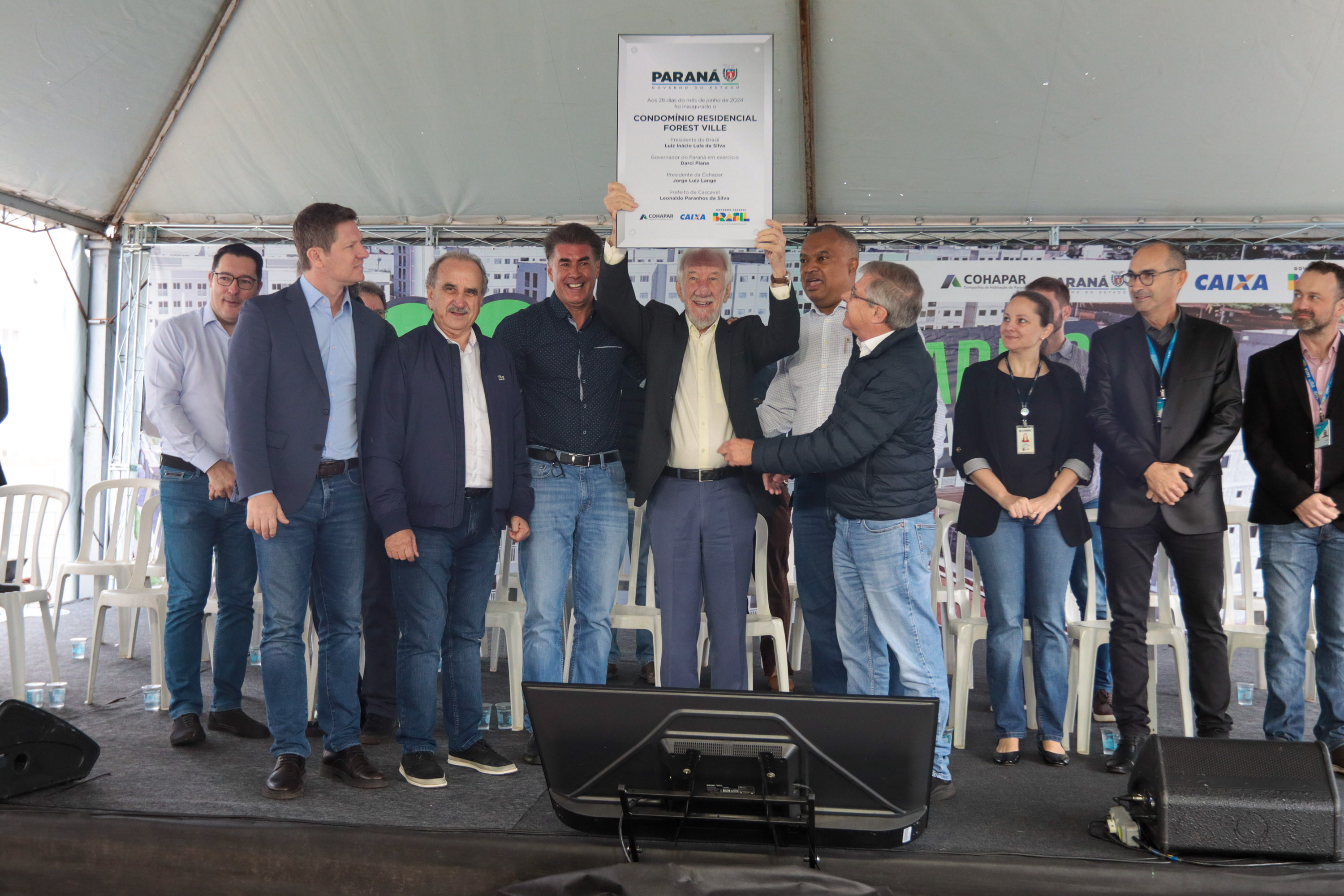 Casa Fácil Paraná: com apoio do Estado, famílias de Cascavel recebem chaves