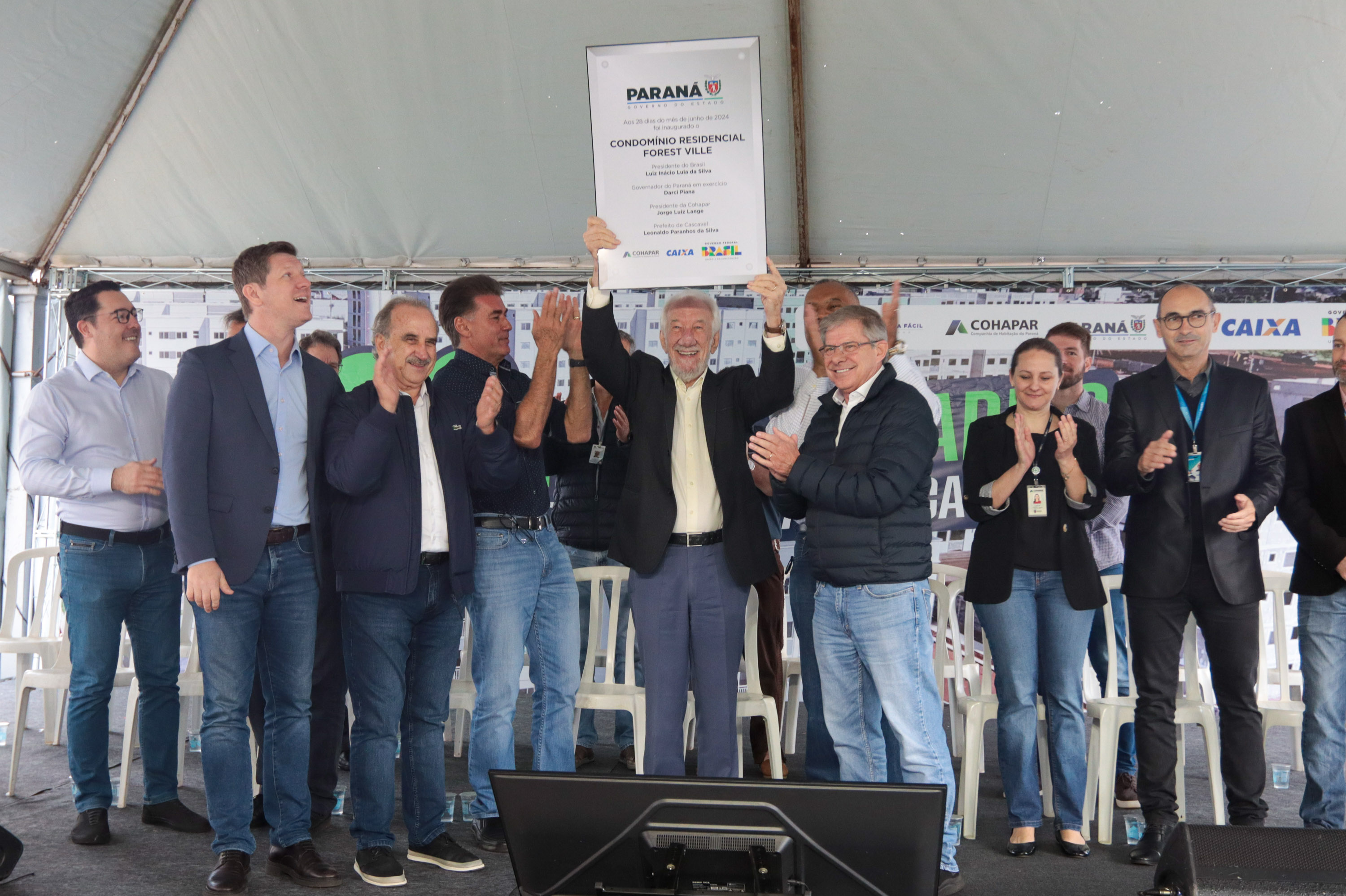 Casa Fácil Paraná: com apoio do Estado, famílias de Cascavel recebem chaves