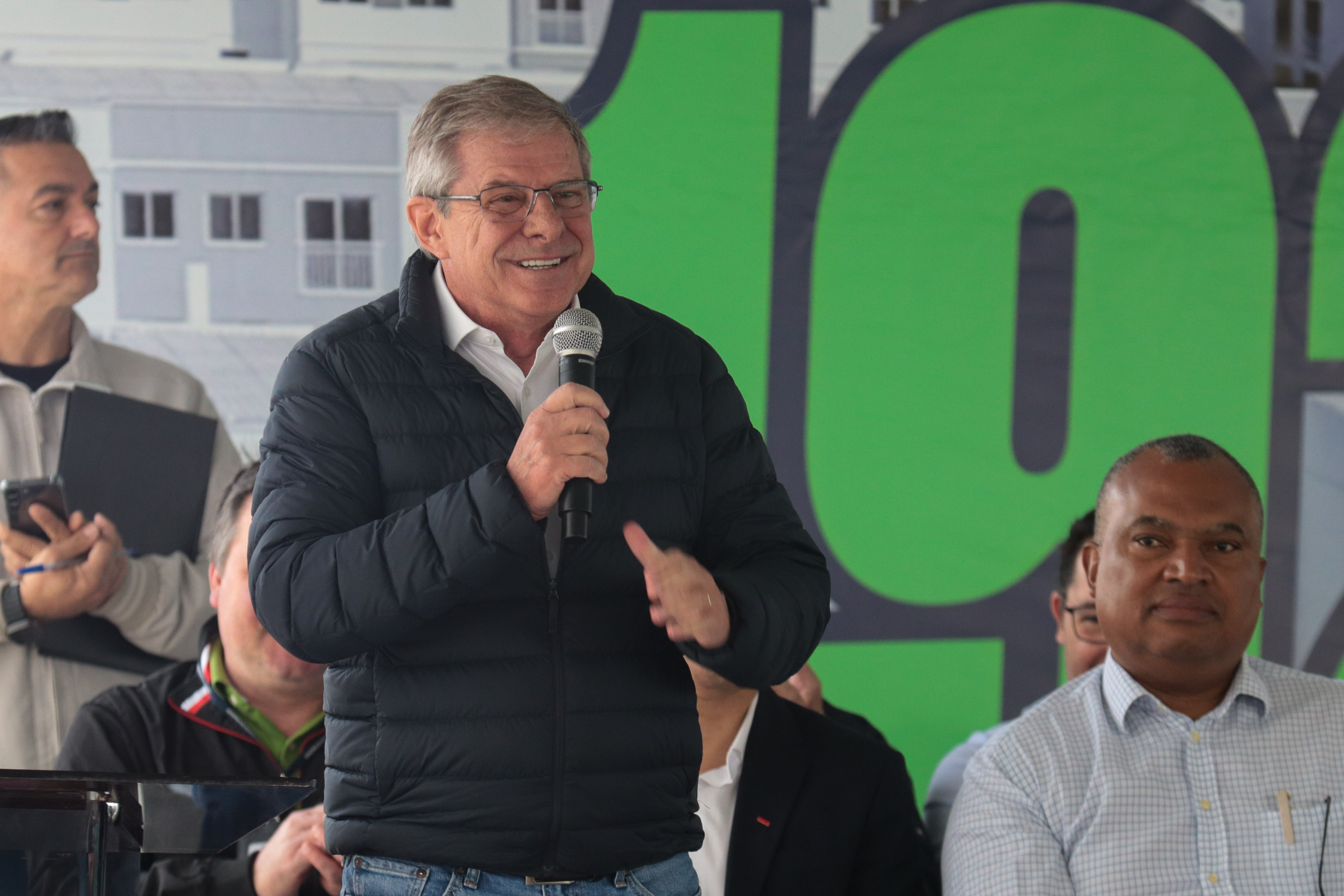 Casa Fácil Paraná: com apoio do Estado, famílias de Cascavel recebem chaves